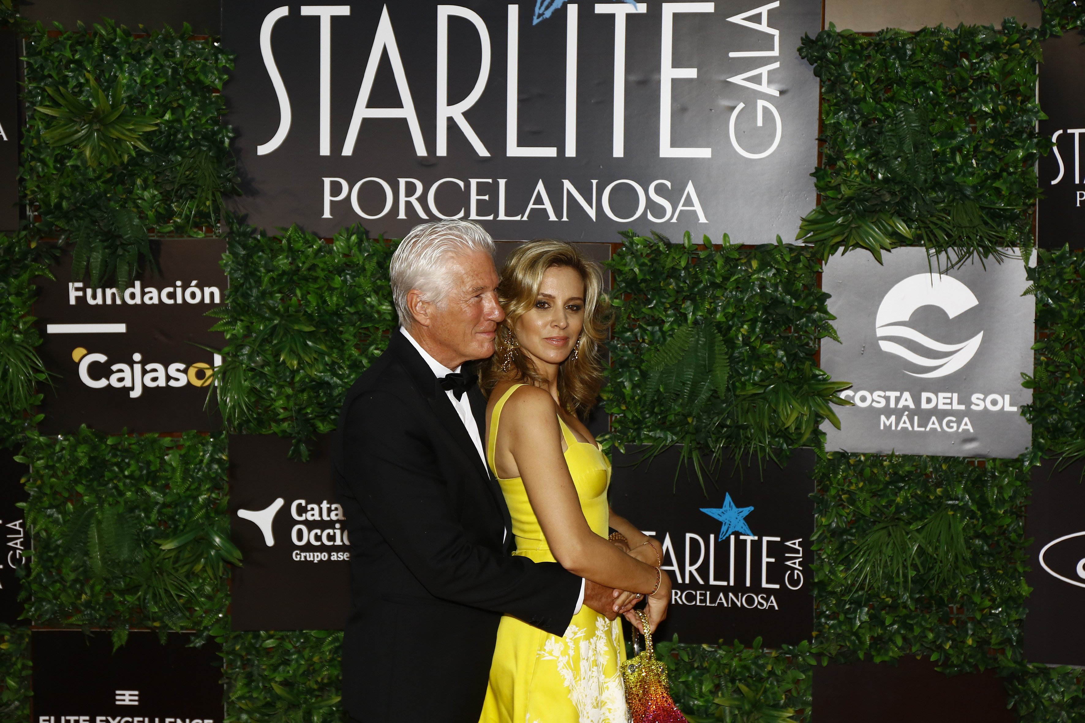 Richard Gere y Alejandra Silva en la Gala Starlite Porcelanosa 2022 en La Cantera, el 14 de agosto de 2022 en Marbella, España. | Foto: Getty Images