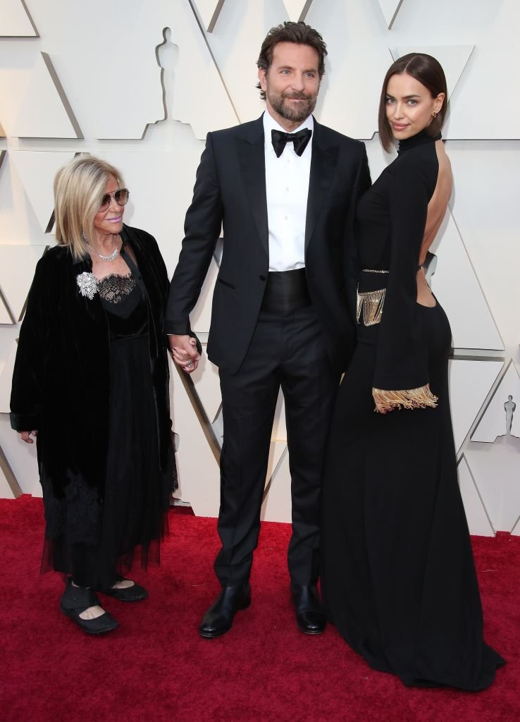 Gloria Campano, Bradley Cooper e Irina Shayk.| Fuente: Getty Images 