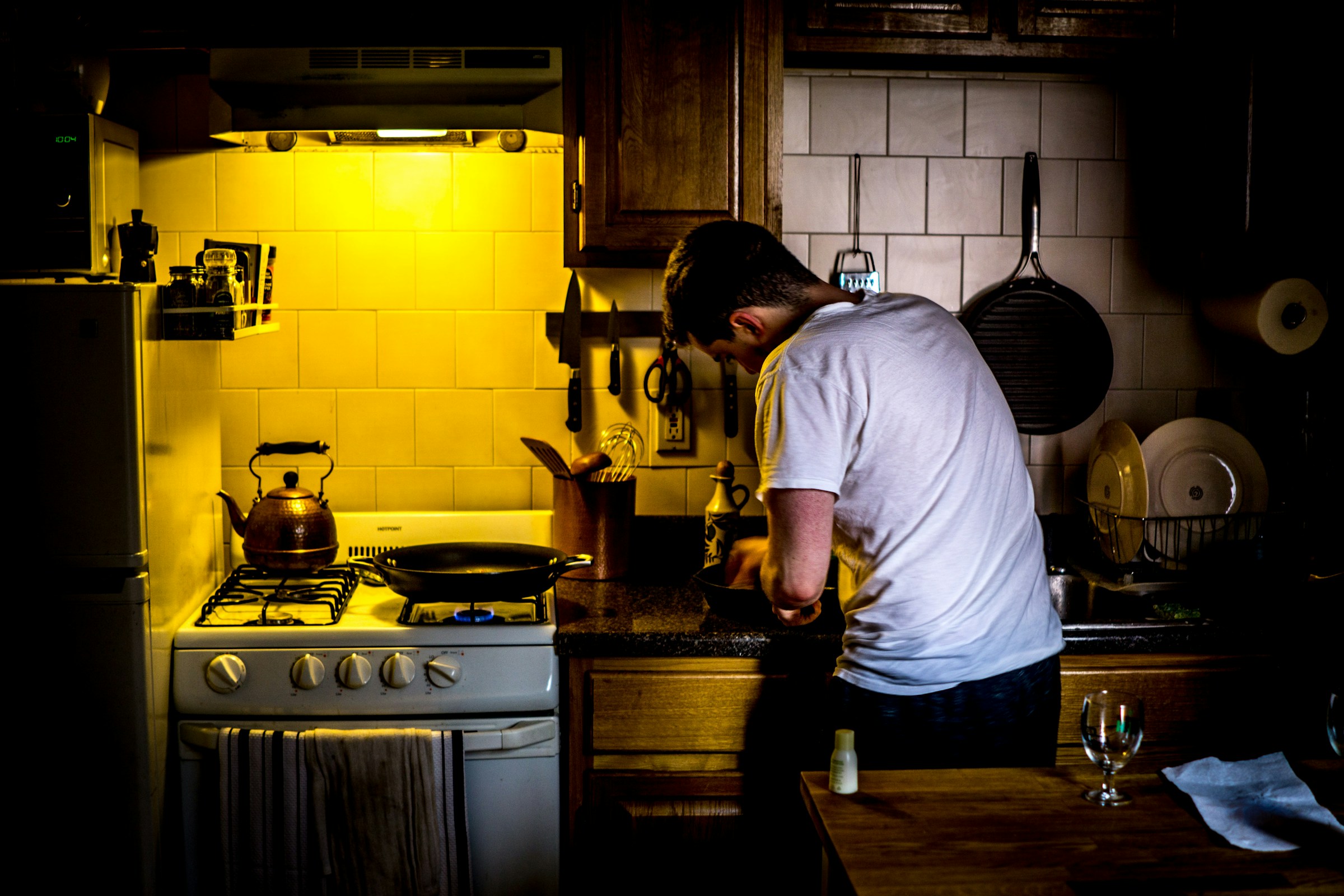 Un hombre en la cocina | Foto: Unsplash
