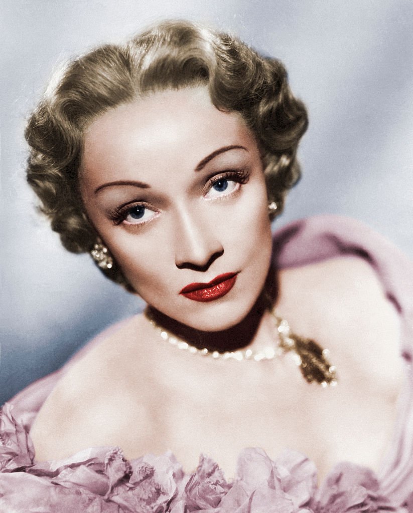 Marlene Dietrich tenía un estilo de cejas finas y definidas.| Foto: Getty Images