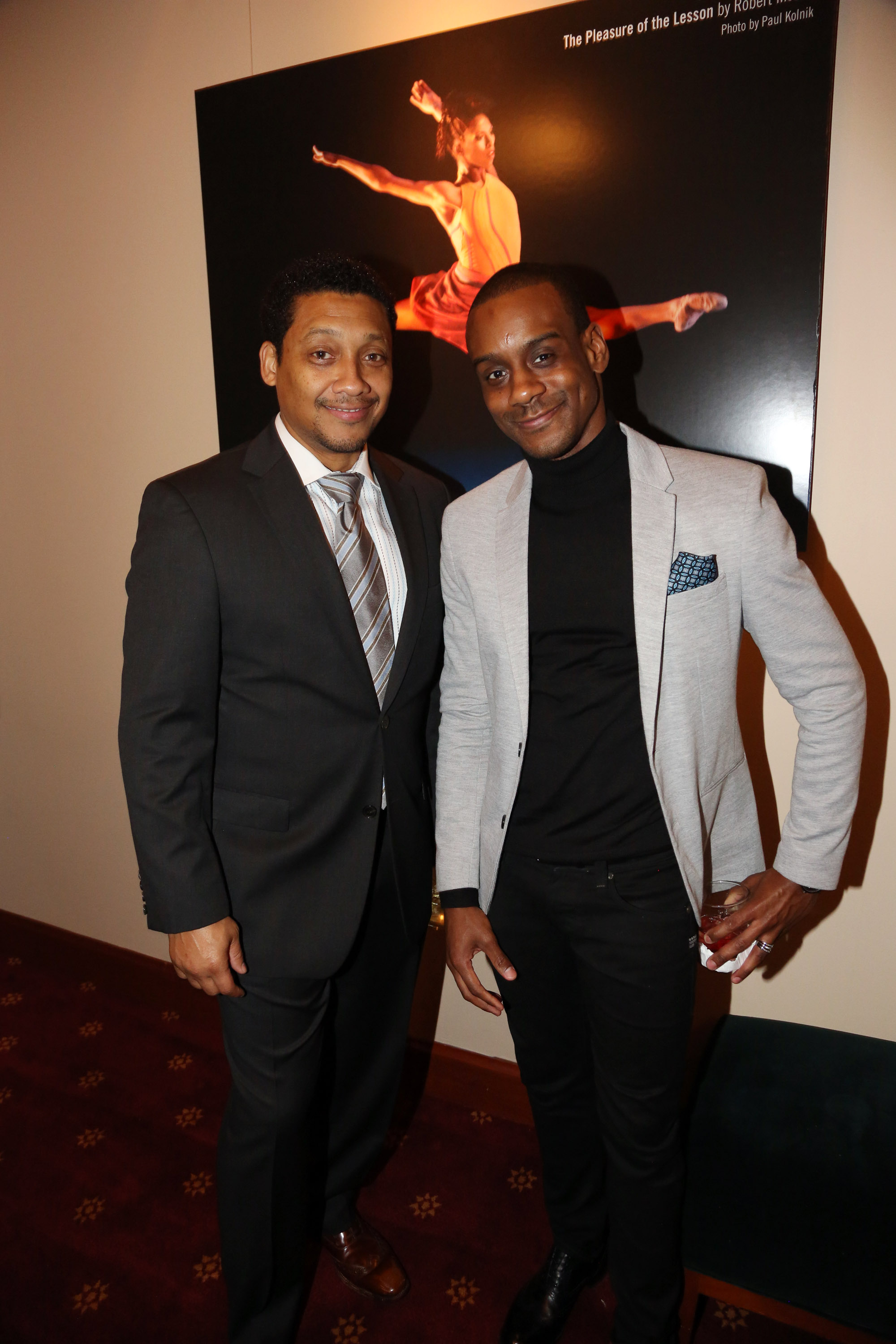 El actor y Kirven Douthit-Boyd de Alvin Ailey asisten al estreno de ODETTA del Alvin Ailey American Dance Theater el 10 de diciembre de 2014 | Fuente: Getty Images