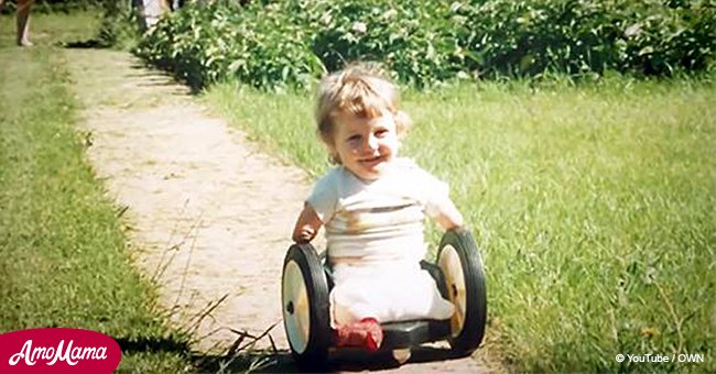 Niño nació sin brazos ni piernas, ahora trabaja en una granja e inspira a todos con su fuerza