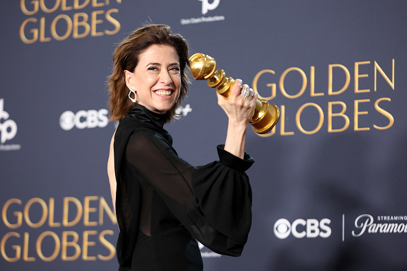 Fernanda Torres, ganadora del premio a Mejor Actriz en una Película Dramática por “Ainda Estou Aqui”, posa en la sala de prensa durante la 82ª edición de los Globos de Oro en el hotel Beverly Hilton el 5 de enero de 2025, en Beverly Hills, California | Fuente: Getty Images