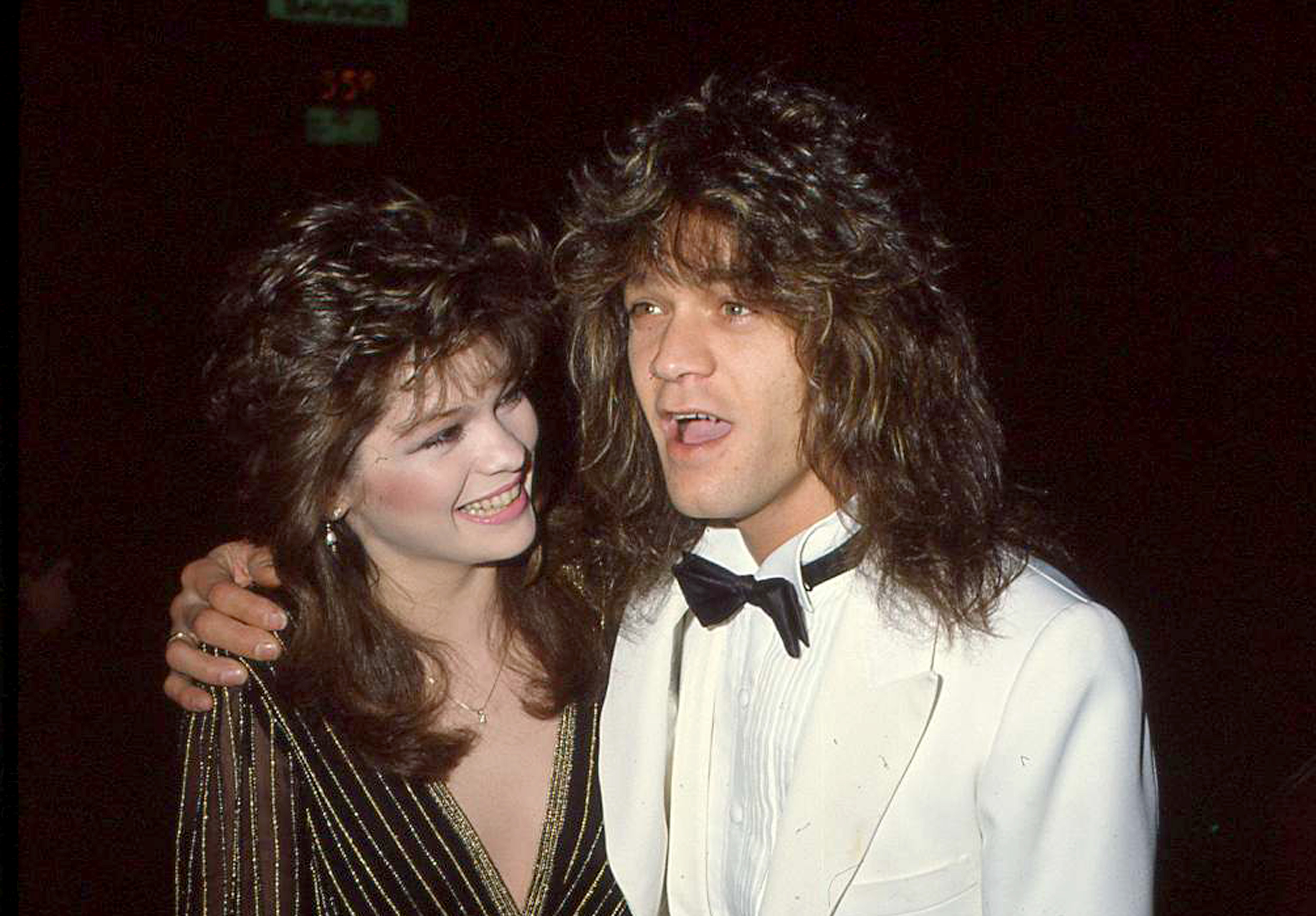 Valerie Bertinelli y Eddie Van Halen durante la fiesta de presentación de "One Day At A Time" en California en 1983 | Fuente: Getty Images