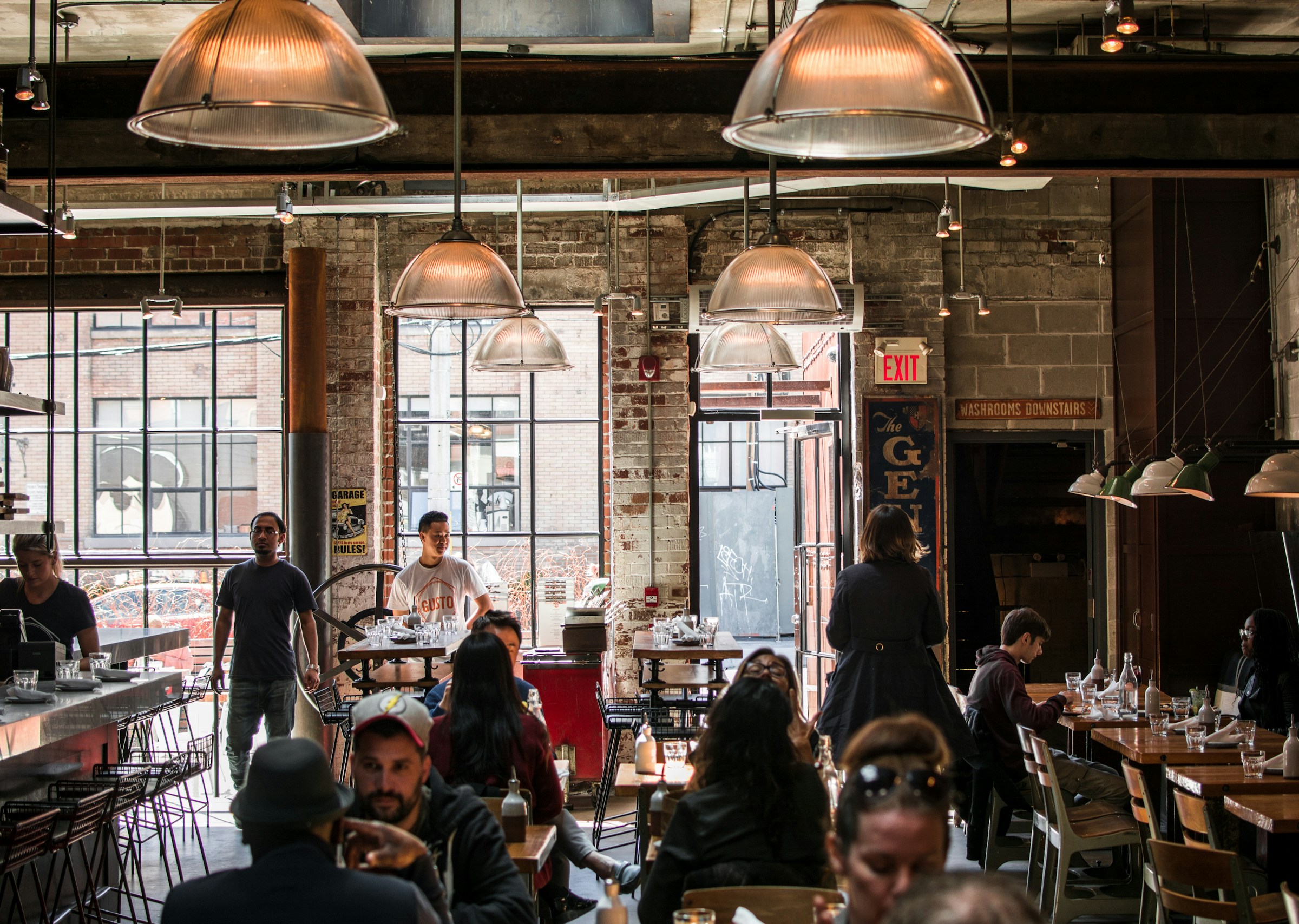 Una bulliciosa cafetería | Fuente: Unsplash