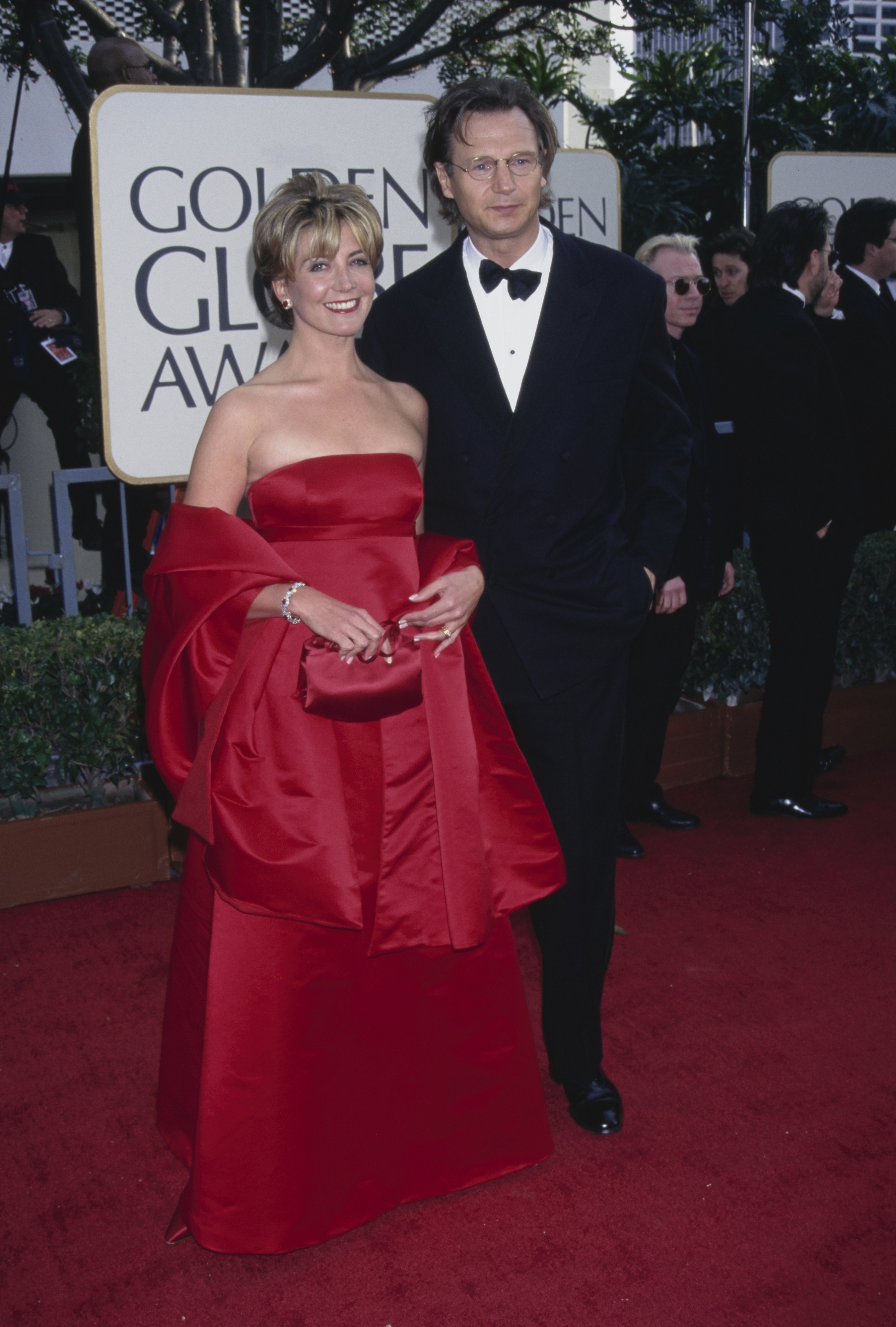 Natasha Richardson y Liam Neeson durante la 54 edición de los Globos de Oro en el Hotel Beverly Hilton el 19 de enero de 1997, en Beverly Hills, California | Fuente: Getty Images