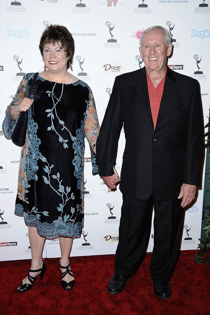 Len Cariou y su esposa Heather en la recepción de los 61° Premios Emmy | Foto: Getty Images
