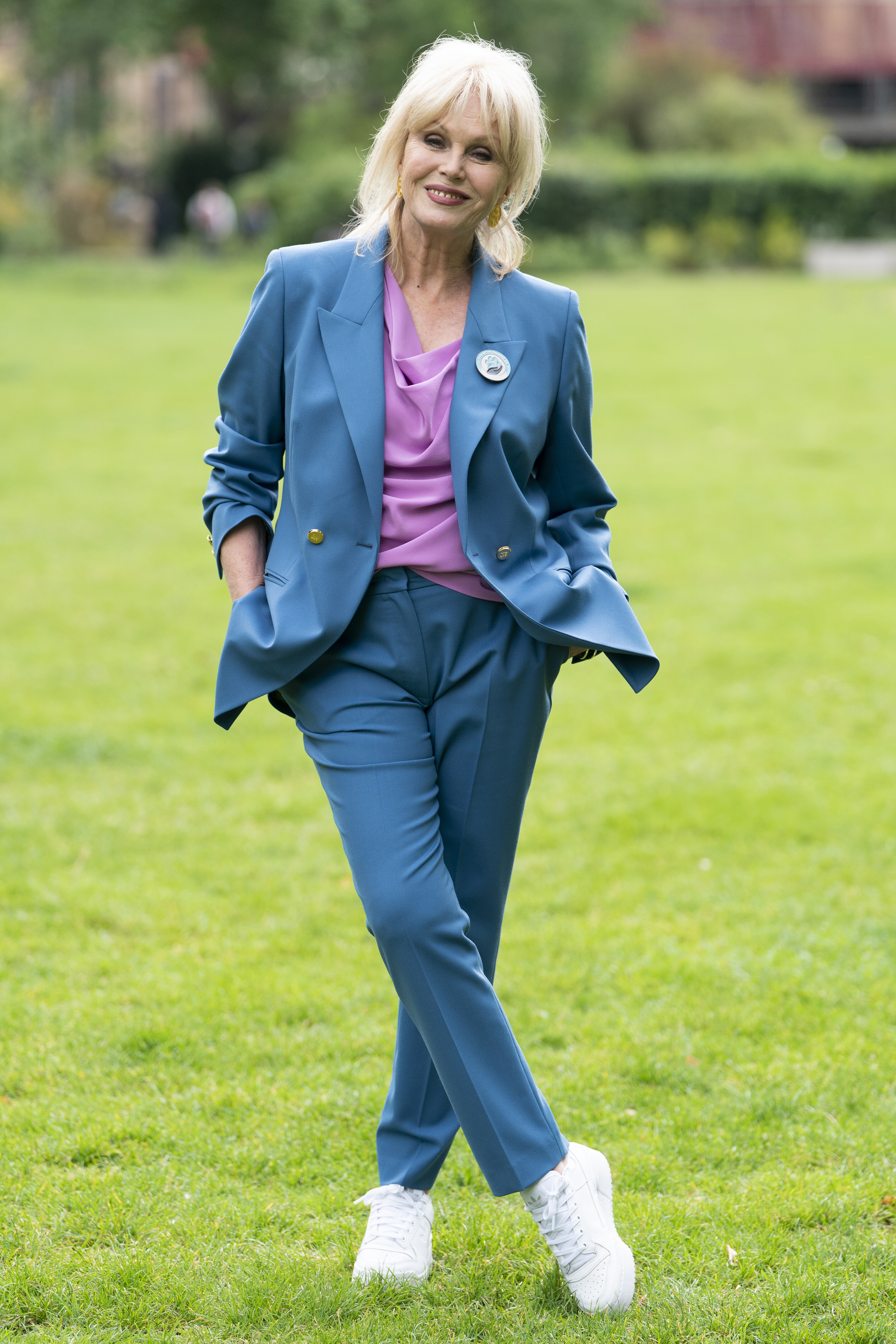 Joanna Lumley posa en Westminster, Londres, Inglaterra, el 23 de mayo de 2022 | Fuente: Getty Images