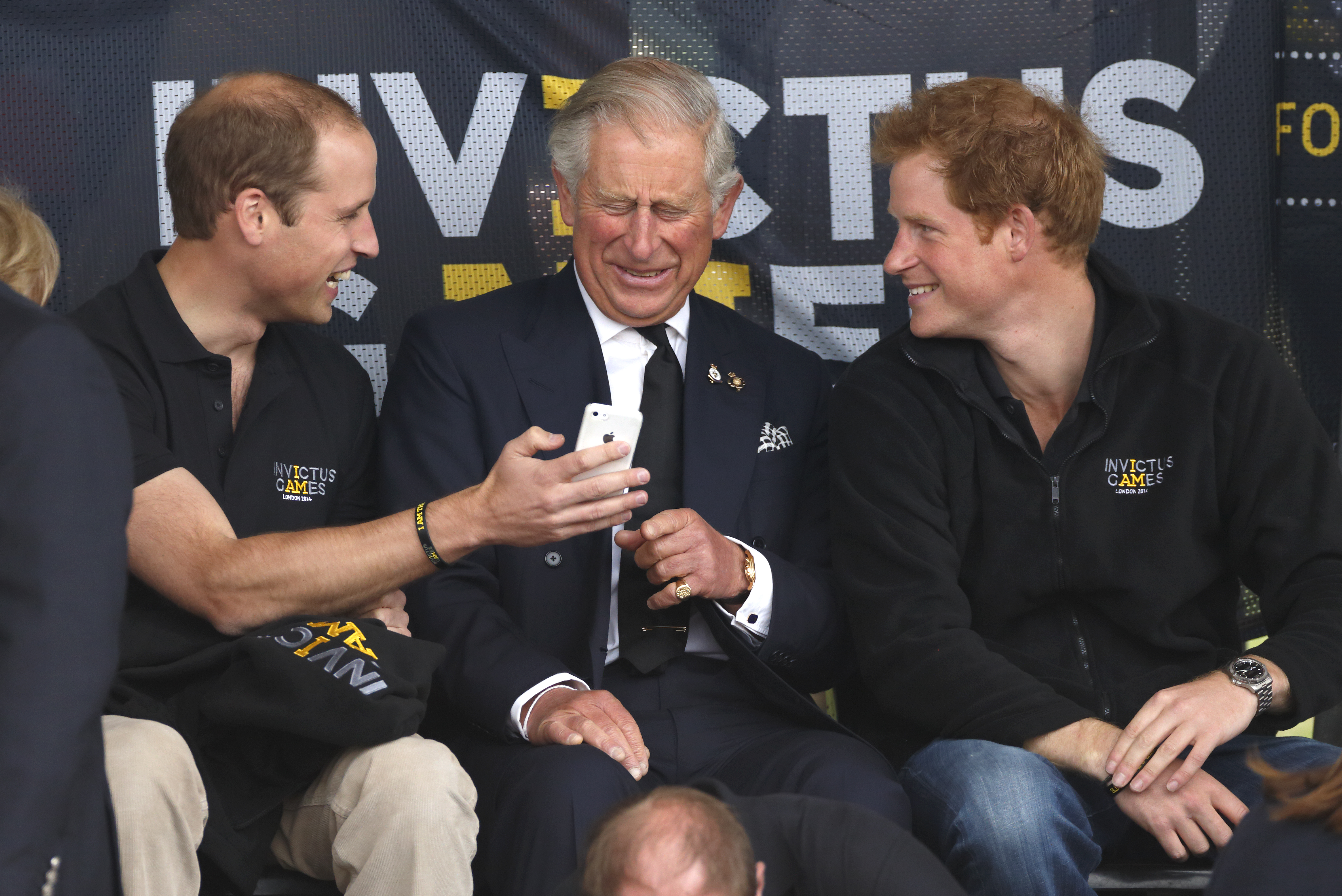 El príncipe William, el príncipe Charles y el príncipe Harry asisten a los Juegos Invictus el 11 de septiembre de 2014 en Londres, Inglaterra | Fuente: Getty Images