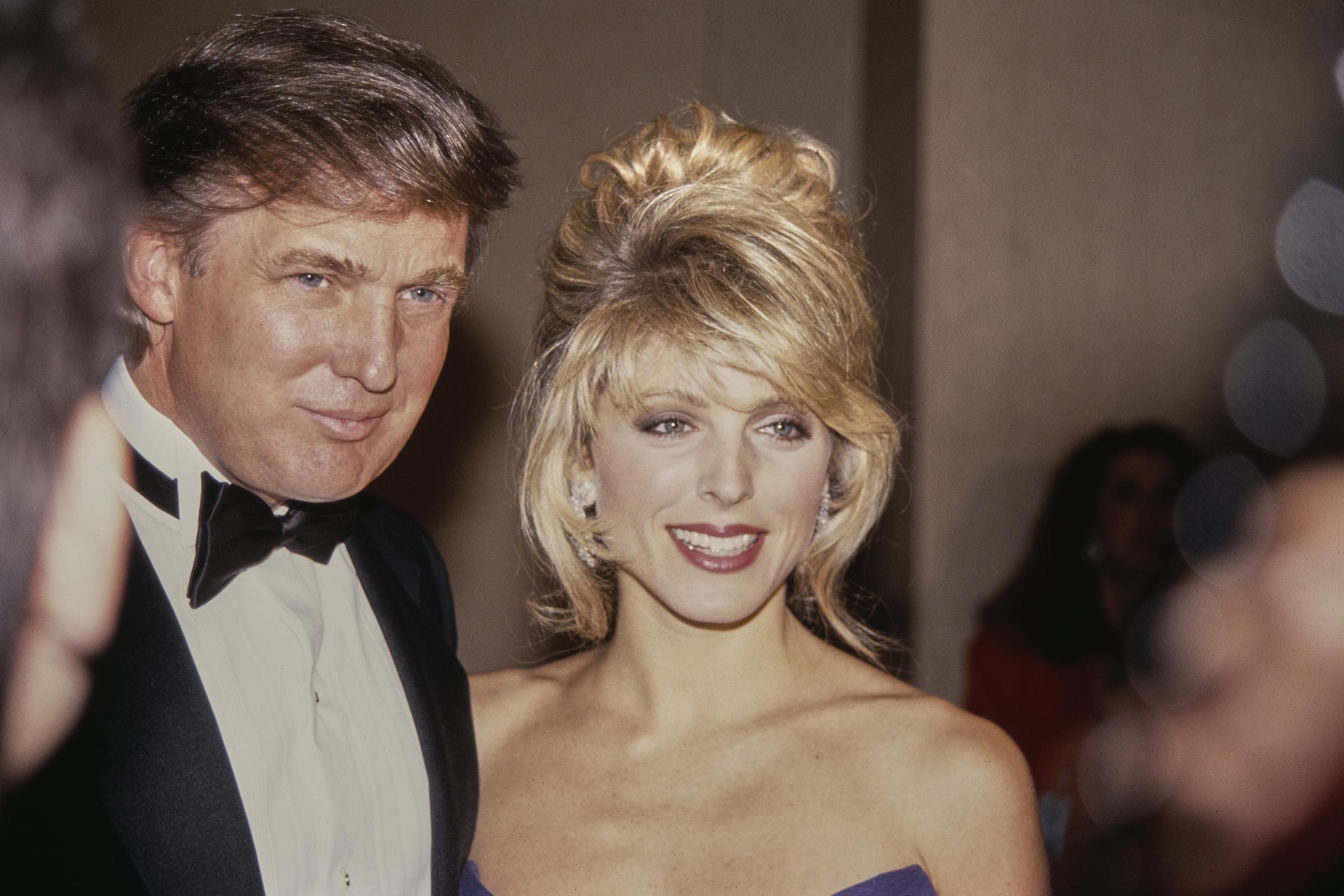 Donald Trump y Marla Maples asisten a los premios Soap Opera Digest de 1992 en Beverly Hills, California | Fuente: Getty Images