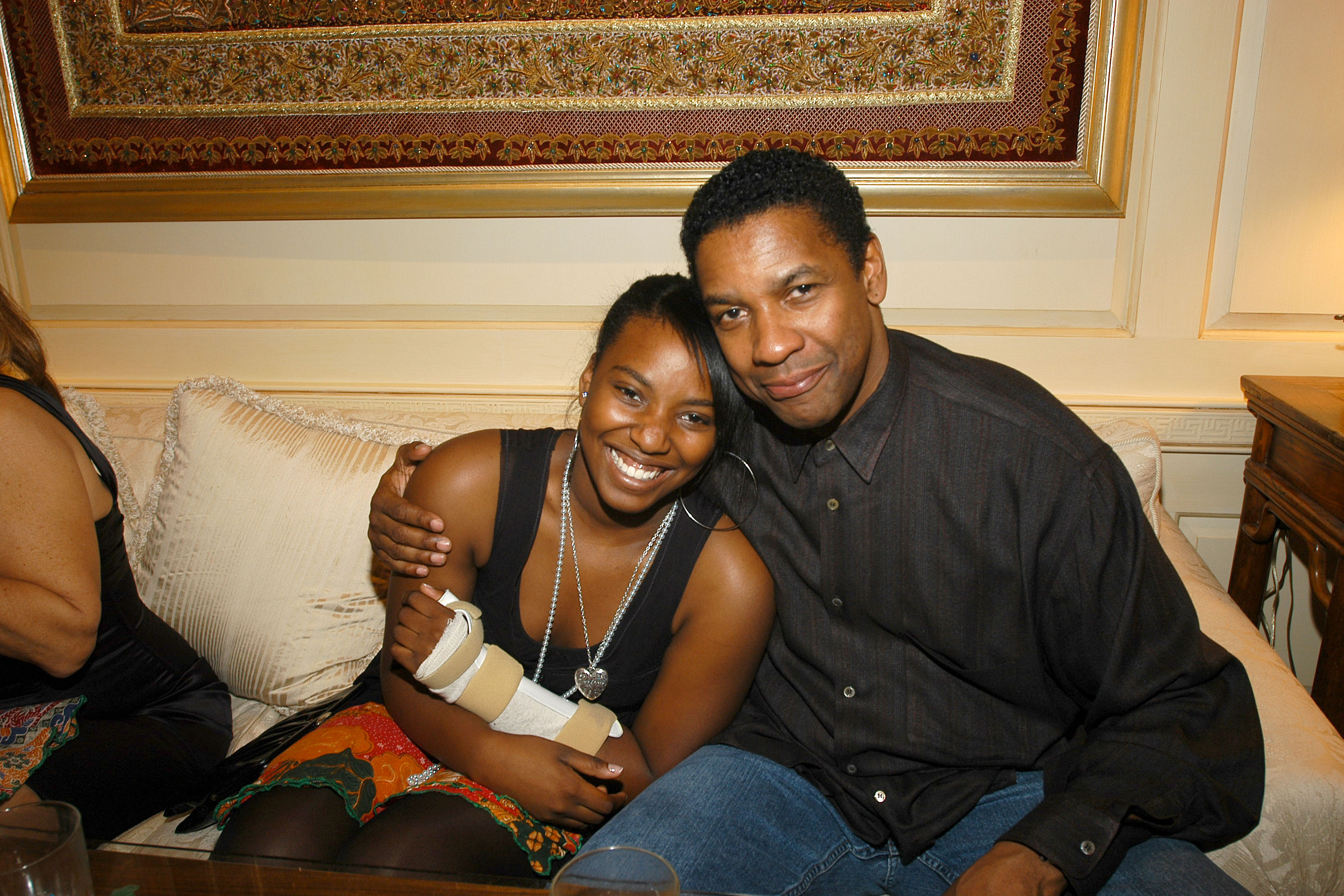 Olivia y Denzel Washington asisten a la cena de cumpleaños de Richard Turley el 21 de diciembre de 2006, en Nueva York. | Fuente: Getty Images