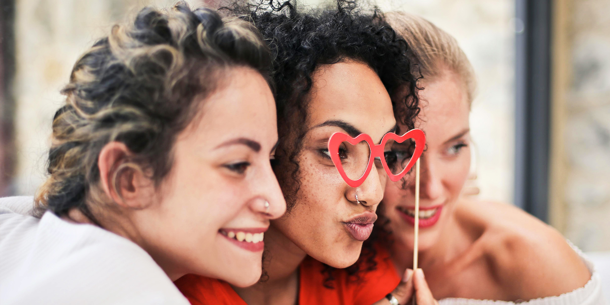 Amigos creando lazos | Fuente: Pexels
