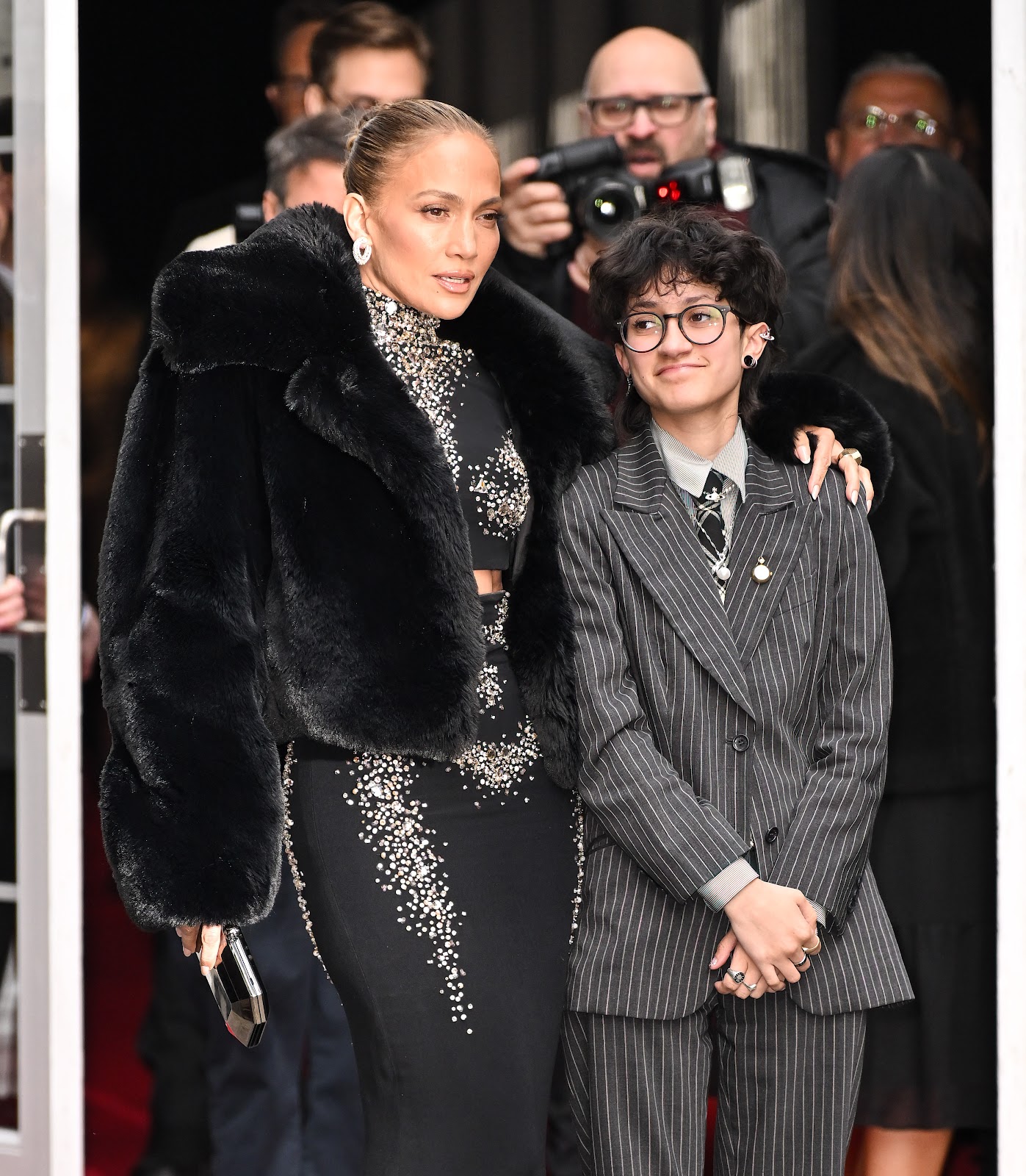 Jennifer Lopez y Emme Muñiz en la apertura de "Othello" en Broadway el 23 de marzo de 2025, en la ciudad de Nueva York | Fuente: Getty Images