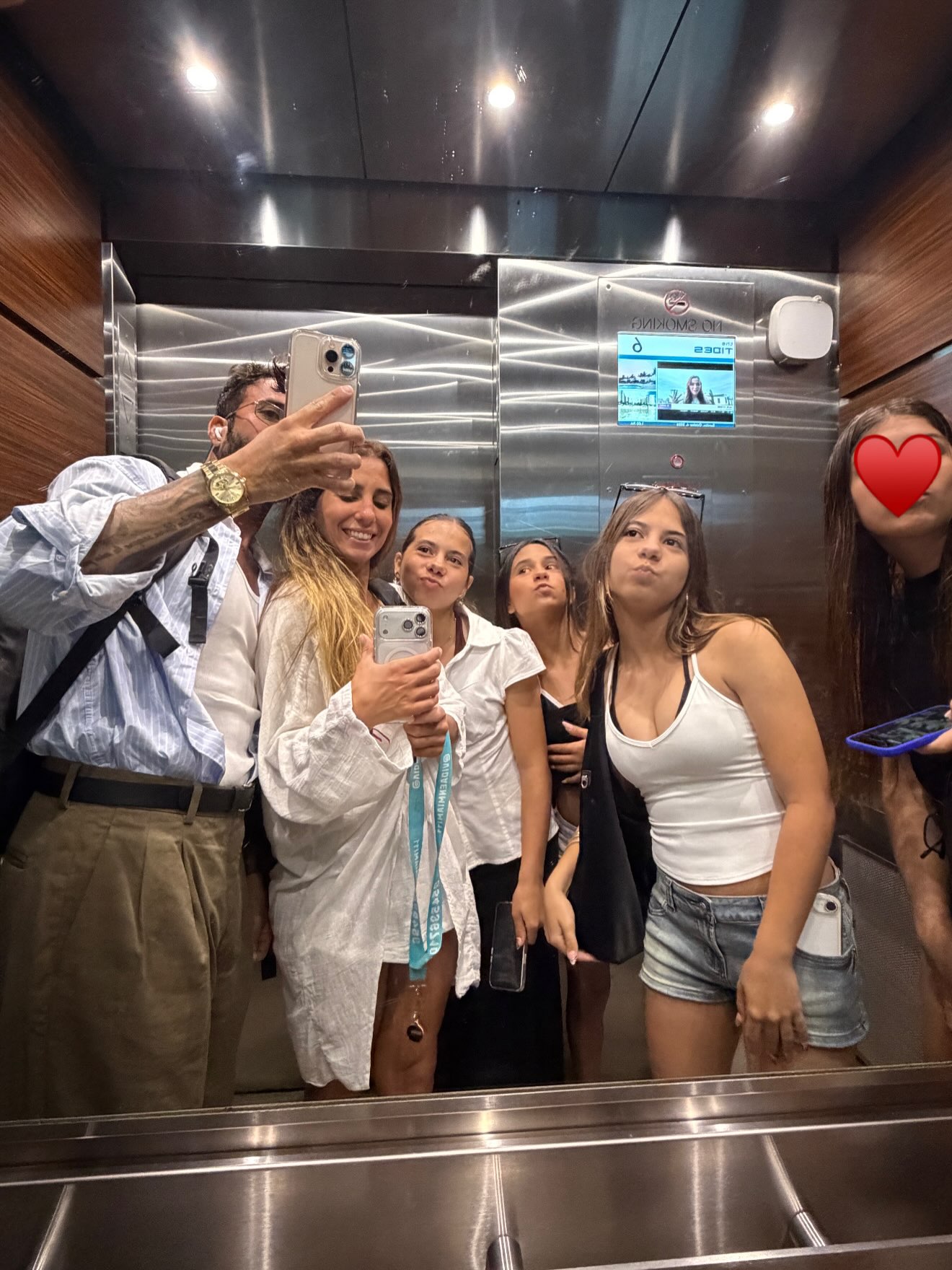 Cinthia Fernández compartió una serie de fotografías familiares de sus vacaciones en Miami junto a su novio y sus hijas | Fuente: Instagram/cinthia_fernandez_