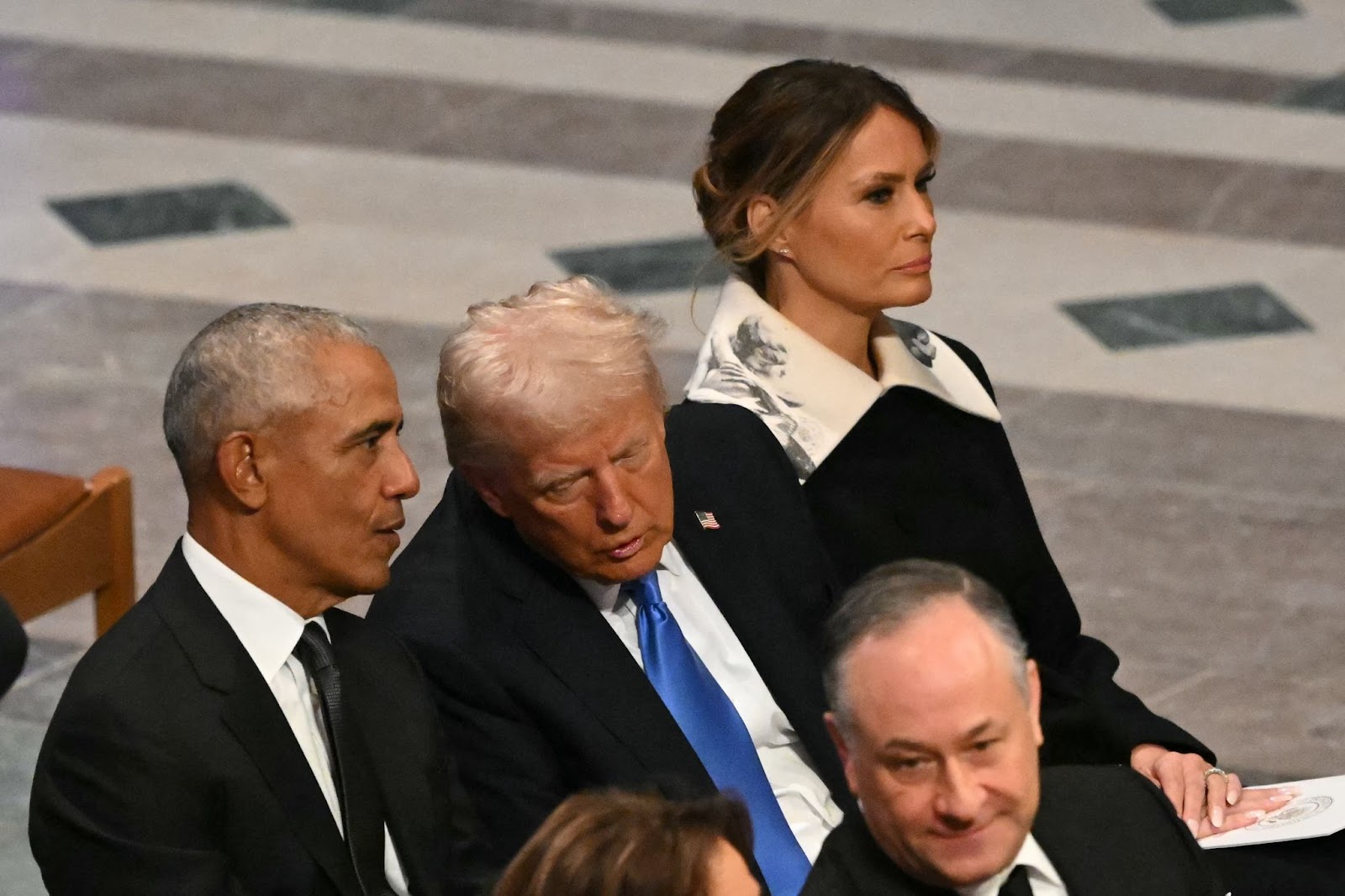 Barack Obama, el presidente electo de EE.UU. Donald Trump y Melania Trump en el funeral de Estado por el ex presidente de EE.UU. Jimmy Carter. | Fuente: Getty Images