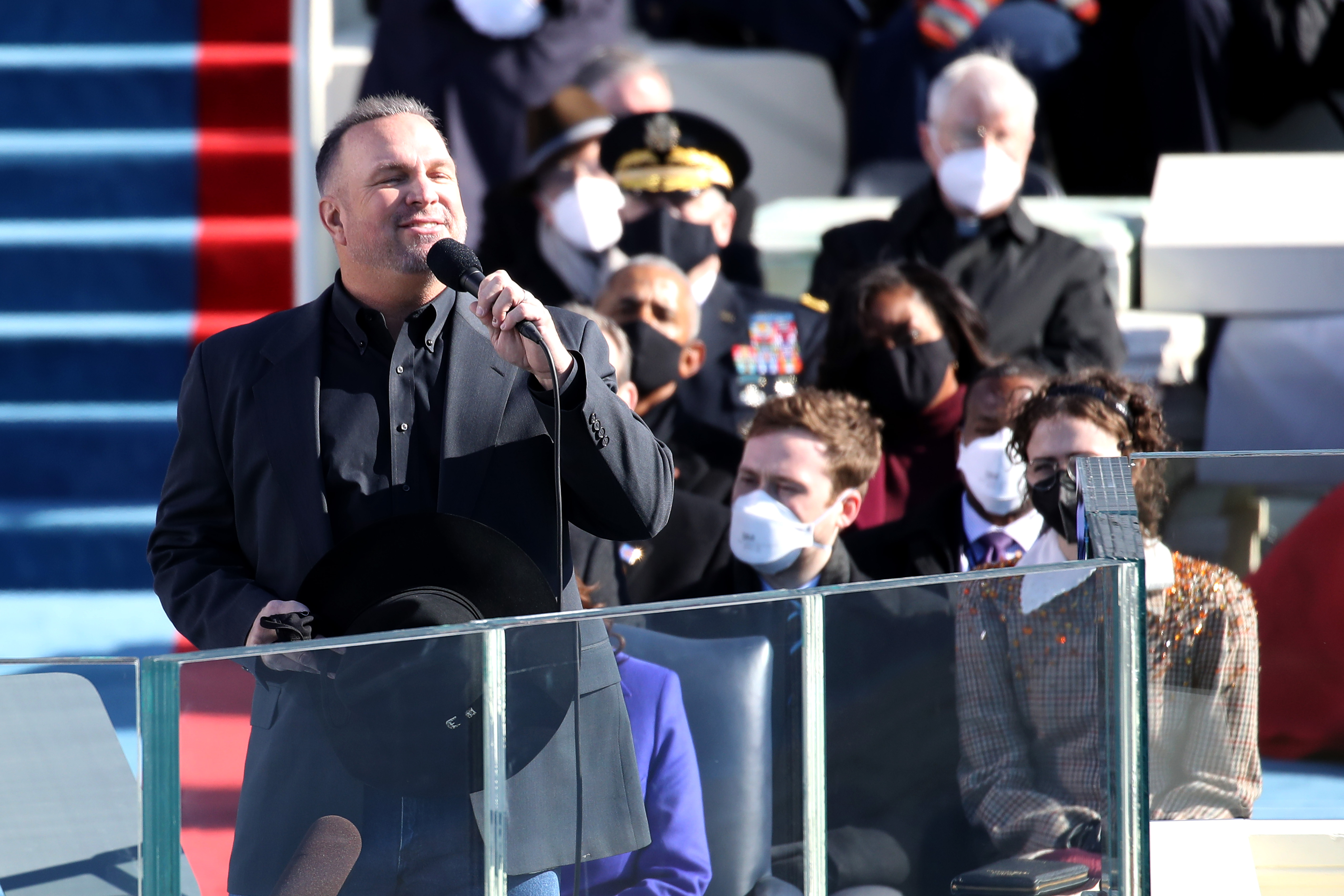 Garth Brooks actúa en la toma de posesión del presidente electo de EE.UU. Joe Biden en la fachada oeste del Capitolio de EE.UU. el 20 de enero de 2021 | Fuente: Getty Images