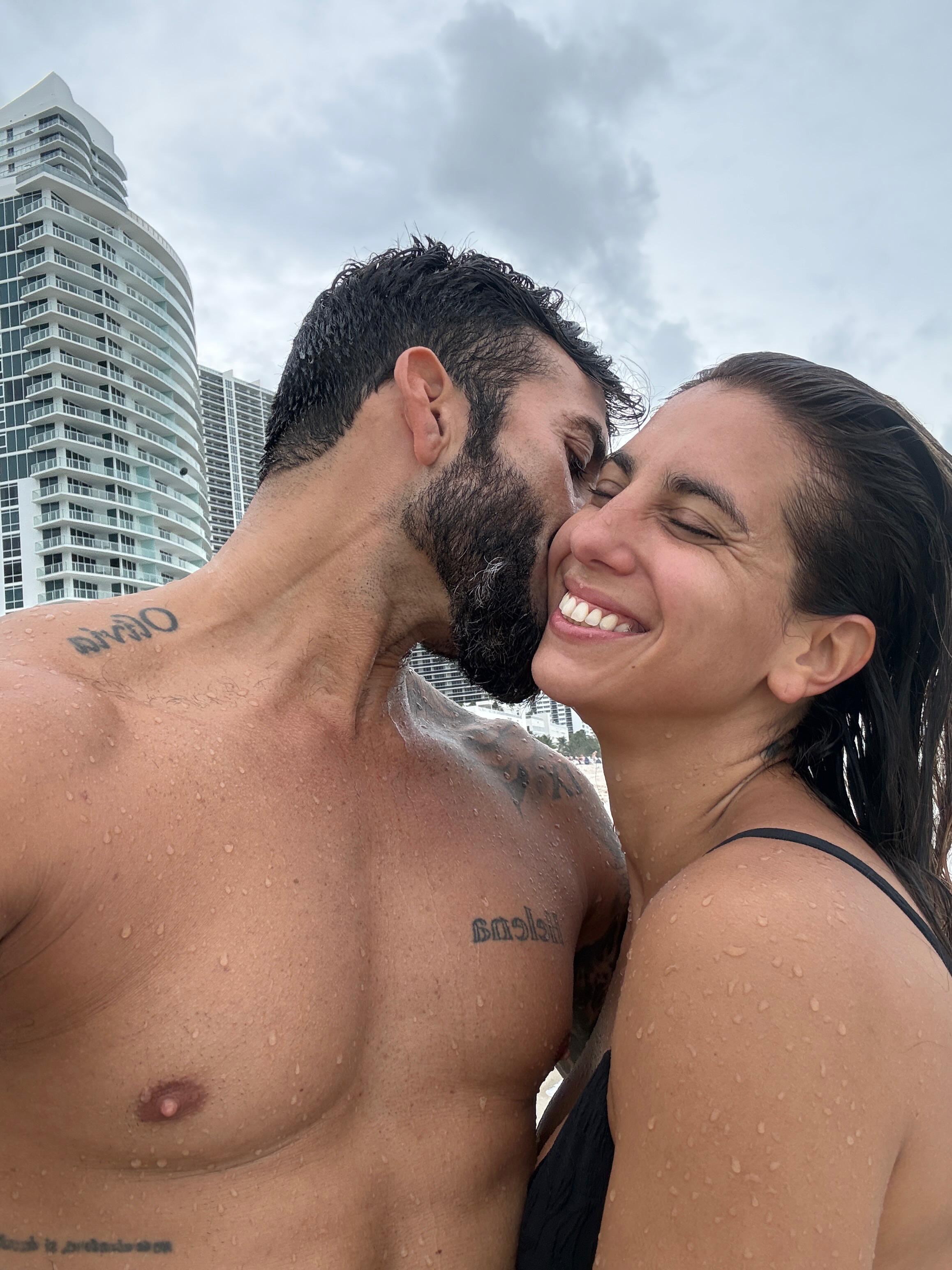 Cinthia Fernández junto a su novio Roberto Castillo durante su viaje de vacaciones a Miami | Fuente: Instagram/cinthia_fernandez_