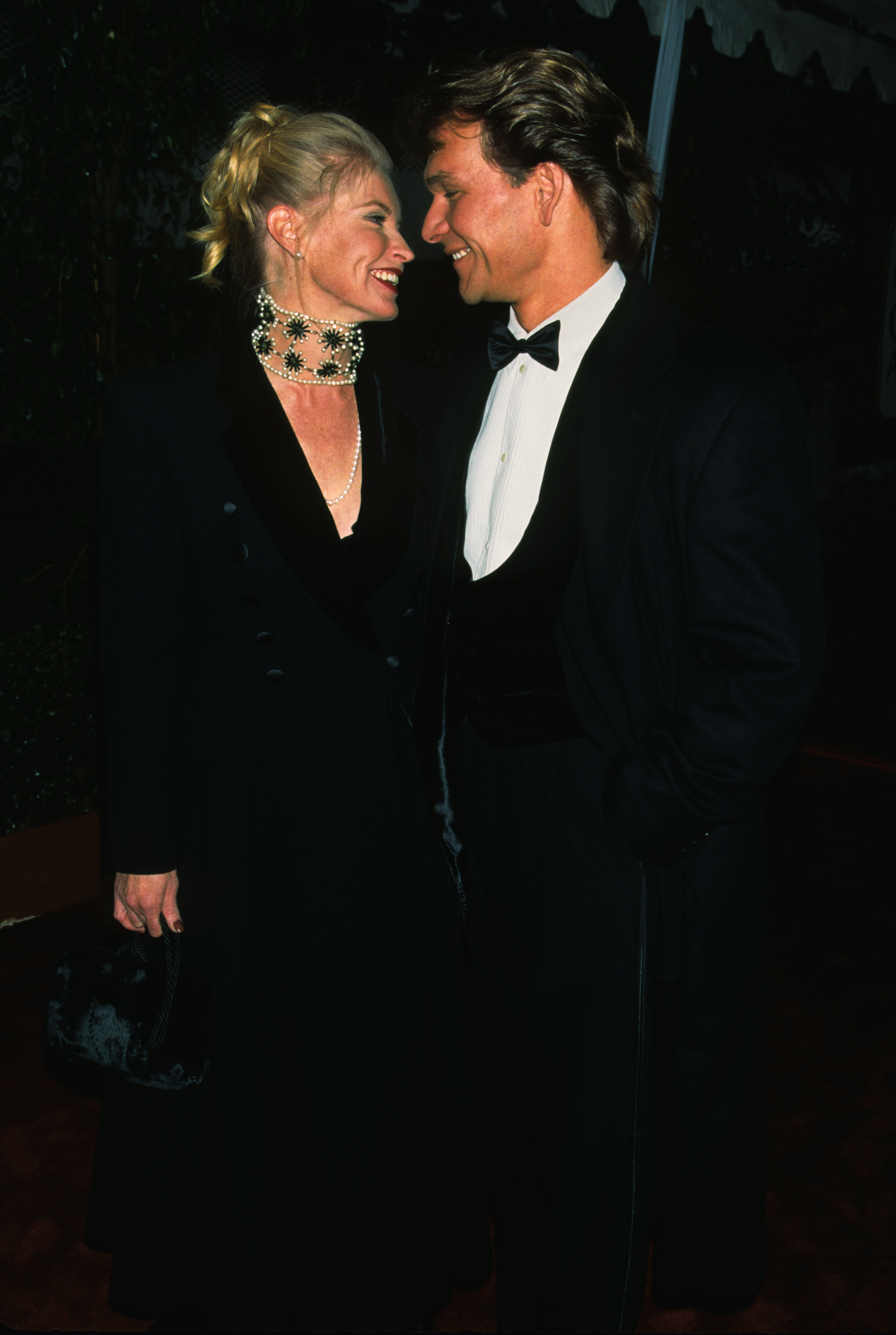Patrick Swayze y Lisa Niemi en la 61ª edición de los Premios de la Academia el 29 de marzo de 1989 en Los Ángeles, California | Foto: Getty Images