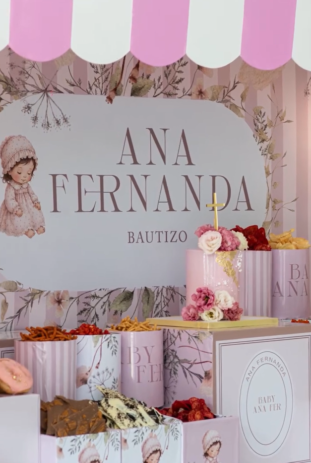 Dulce María dejó ver en las imágenes, el nombre completo de su hija | Fuente: Instagram/dulcemaria