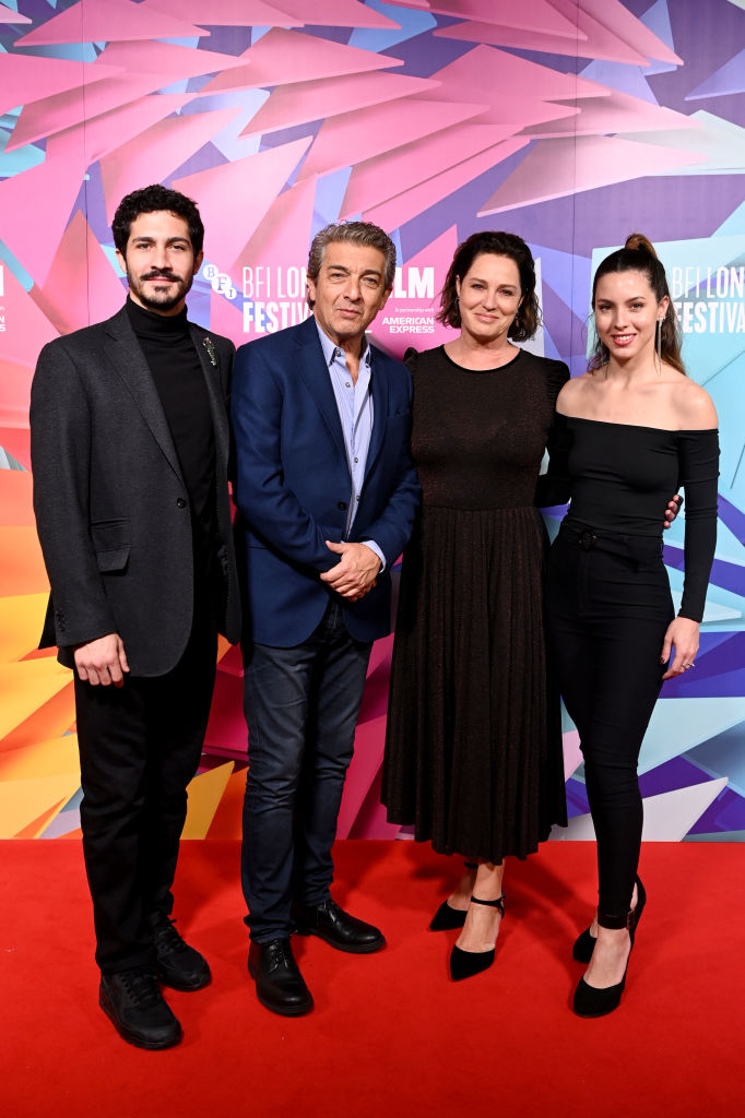 Chino Darín, Ricardo Darín, Florencia Bas y Clara Darín asisten al estreno en el Reino Unido de "Argentina, 1985" durante la 66.ª edición del Festival de Cine de Londres del BFI, en el BFI Southbank, el 7 de octubre de 2022 en Londres, Inglaterra. | Fuente: Getty Images