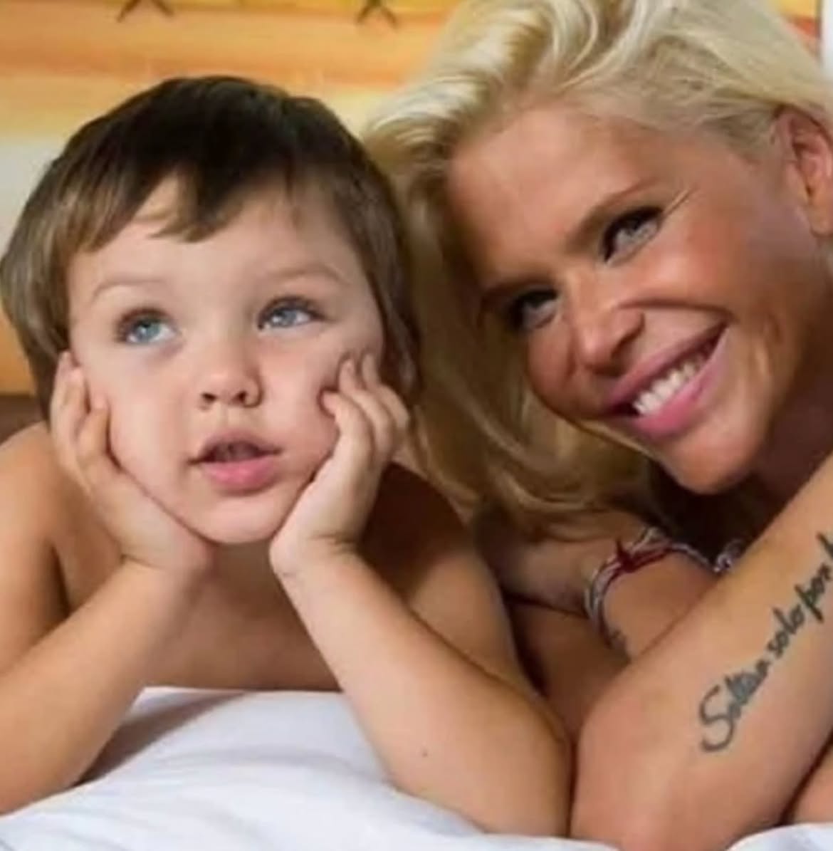 Nazarena Vélez junto a su hijo Thiago Rodríguez de pequeño | Fuente: Instagram/nazarenavelez