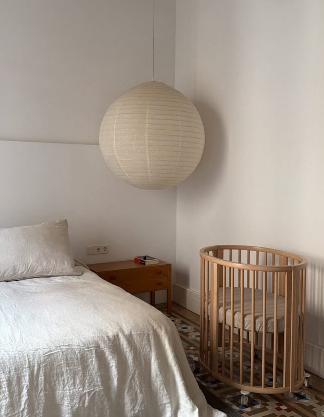 La cuna del bebé de Úrsula Corberó y Chino Darín | Fuente: Instagram/oroargentino