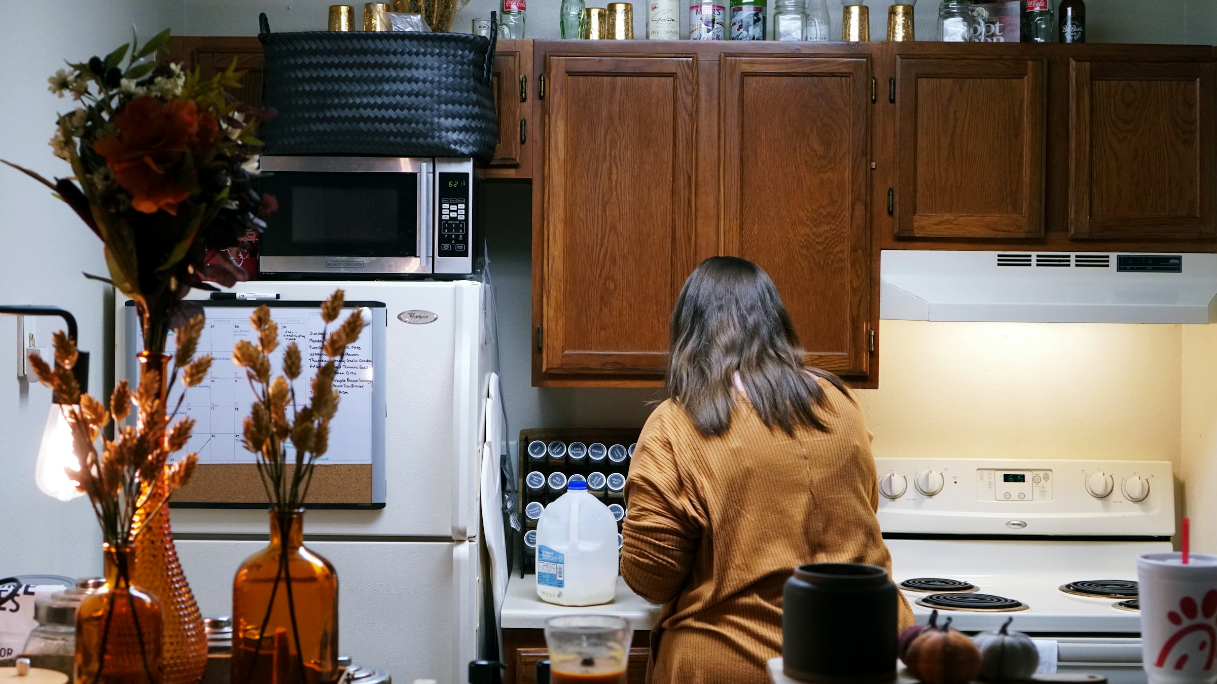 Una mujer en su cocina | Fuente: Unsplash