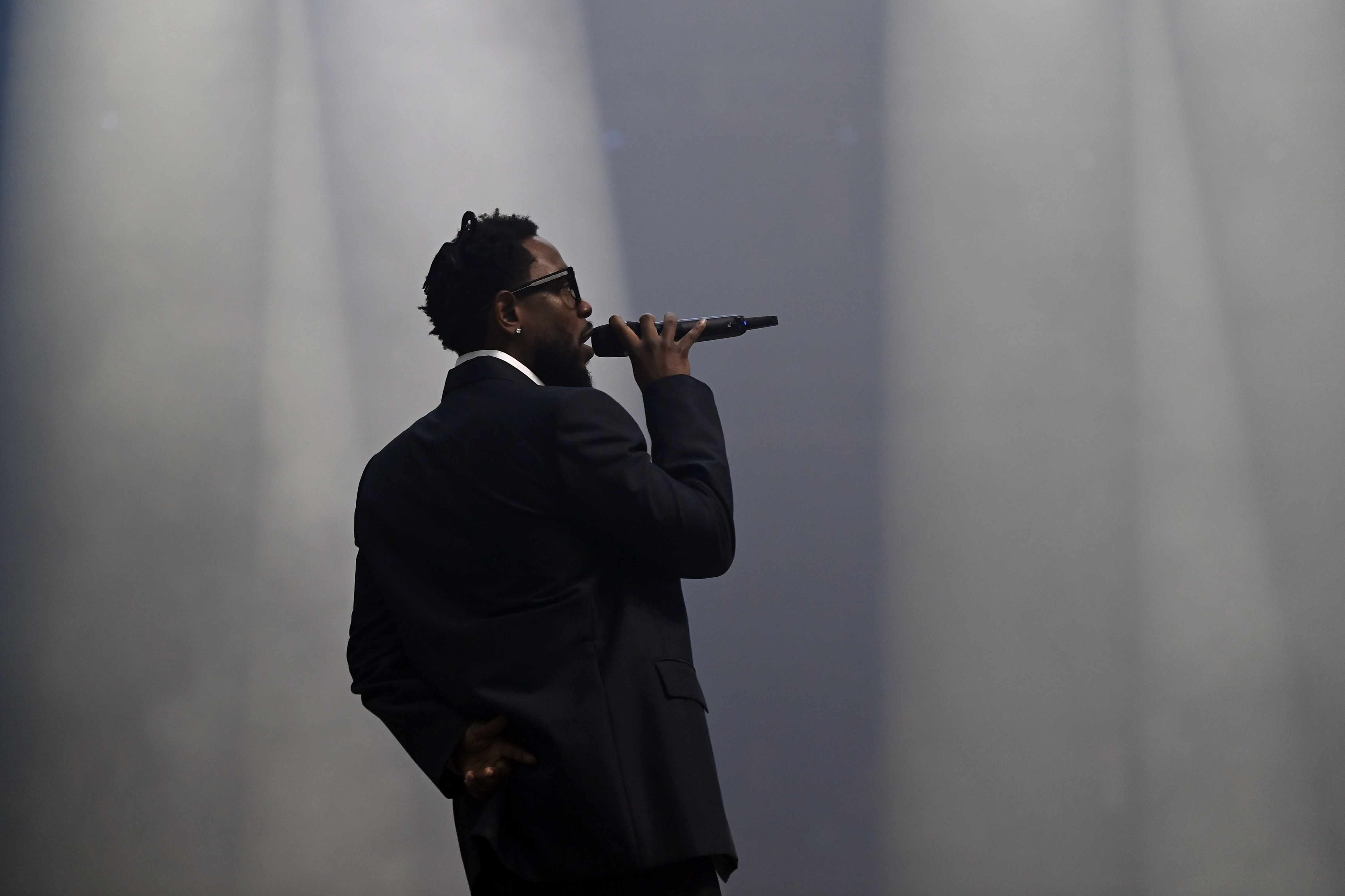 Kendrick Lamar actuando en el escenario durante la Presentación de la Carrocería del Equipo 2024 de Fórmula Uno Visa Cash App RB el 8 de febrero de 2024, en Las Vegas, Nevada. | Fuente: Getty Images