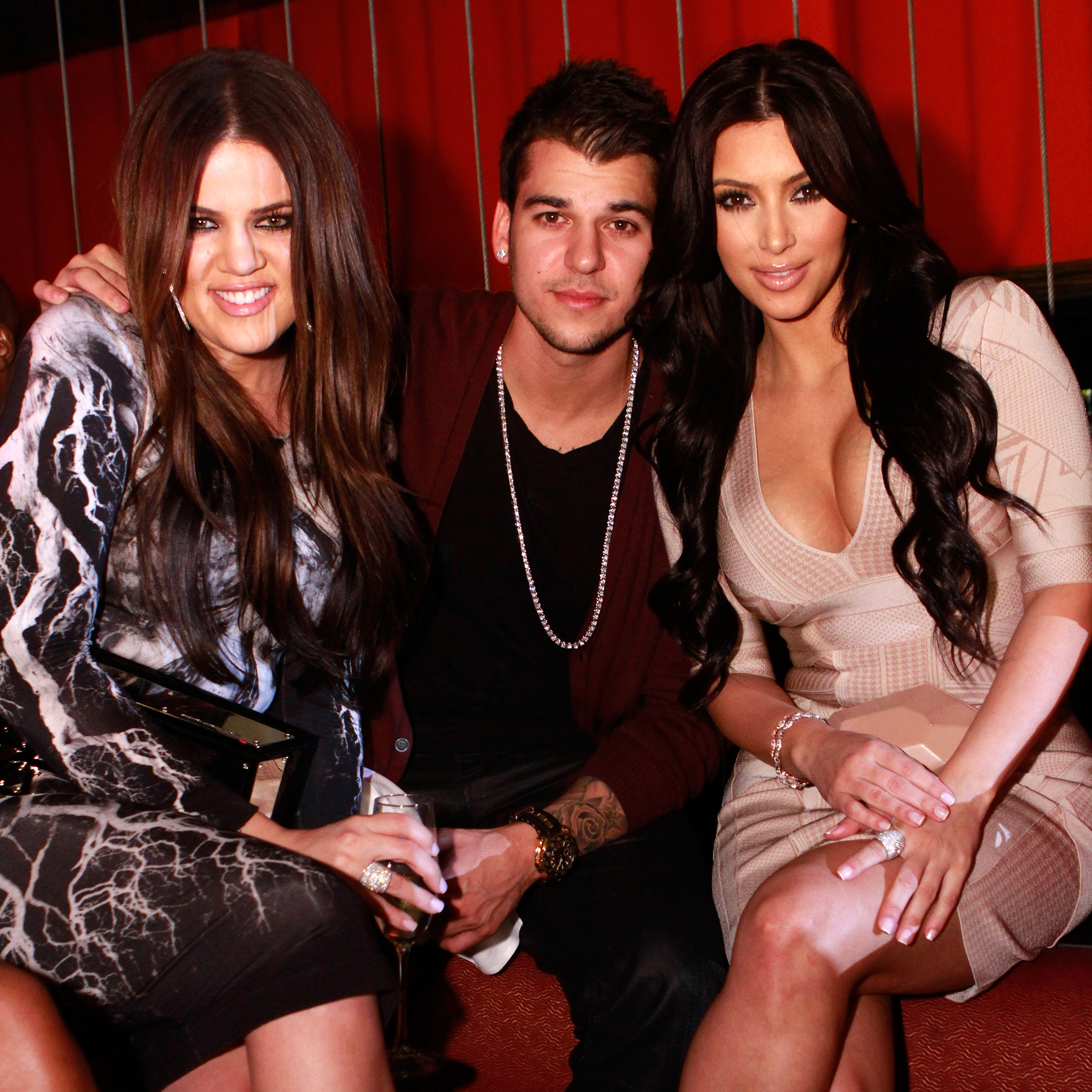 Kim y Khloé lo celebraron con Rob en la discoteca Jet de Las Vegas el 18 de marzo de 2011, un día después de que él cumpliera 24 años. | Fuente: Getty Images