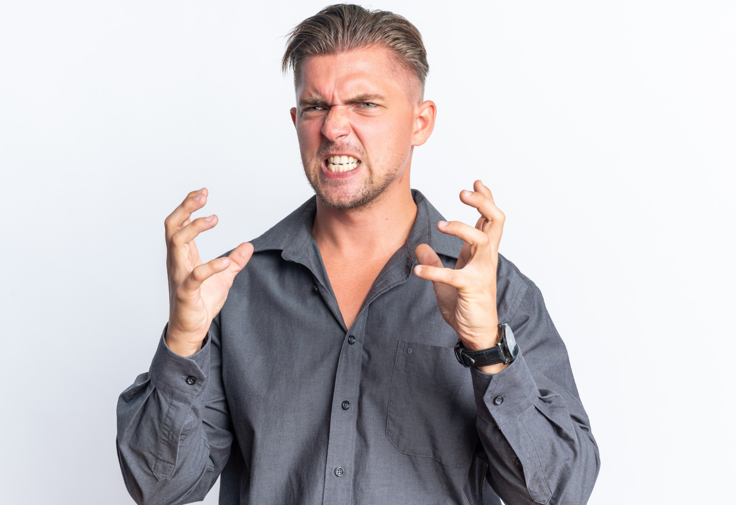 Un hombre irritado | Fuente: Freepik