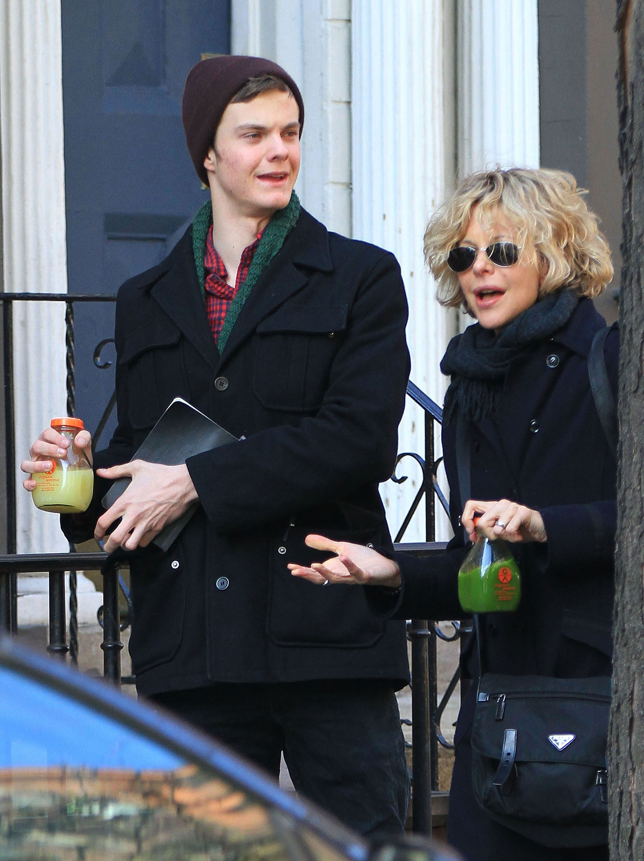 Meg Ryan y su hijo Jack Henry Quaid son vistos el 28 de marzo de 2011, en Nueva York | Fuente: Getty Images