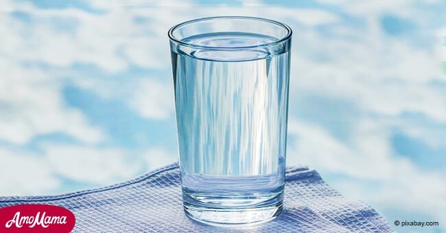 Puede deshacerse de toda la negatividad en su hogar con un simple vaso de agua
