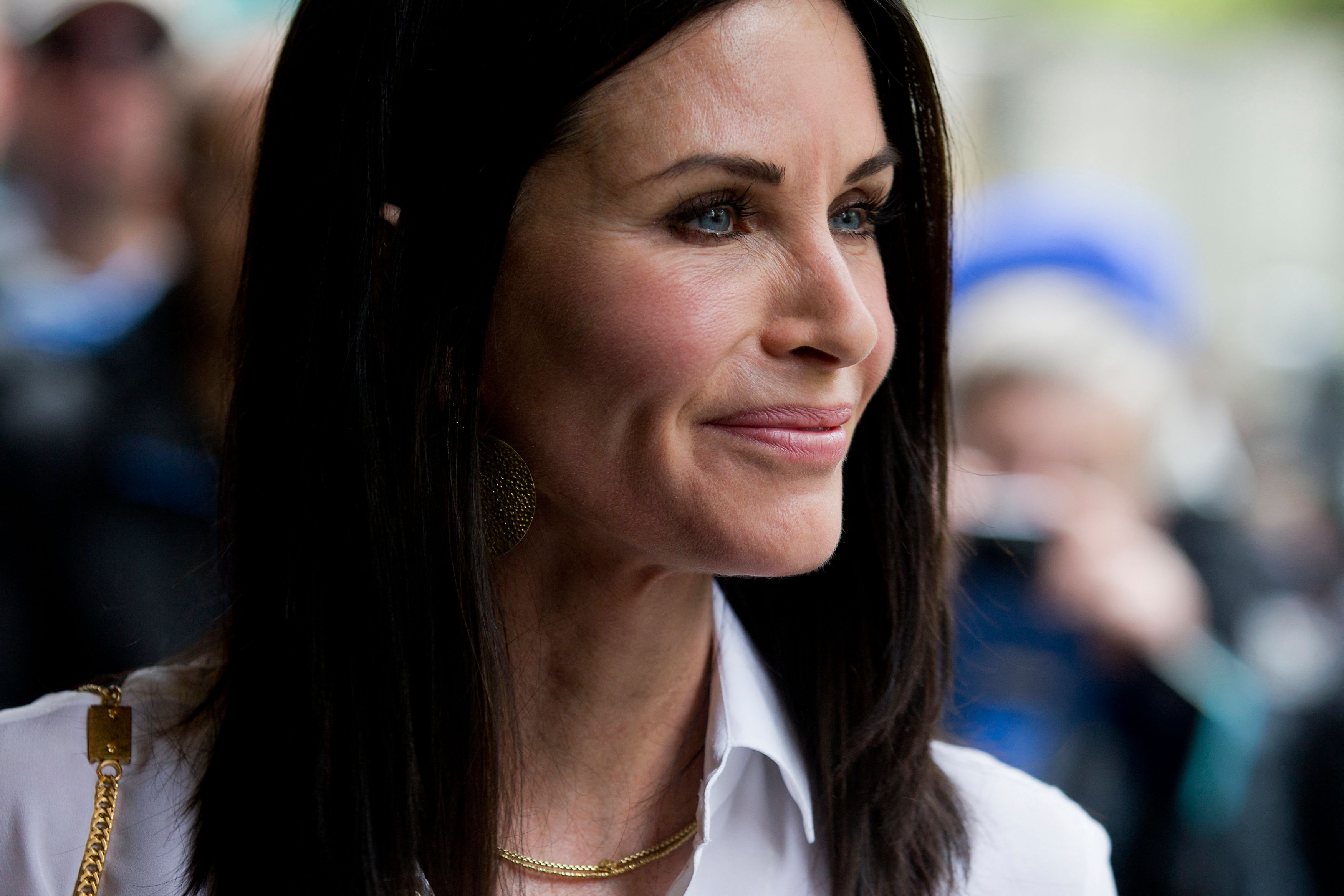 Courteney Cox en los Premios Ivor Novello el 19 de mayo de 2016, en el centro de Londres, Inglaterra. | Fuente: Getty Images