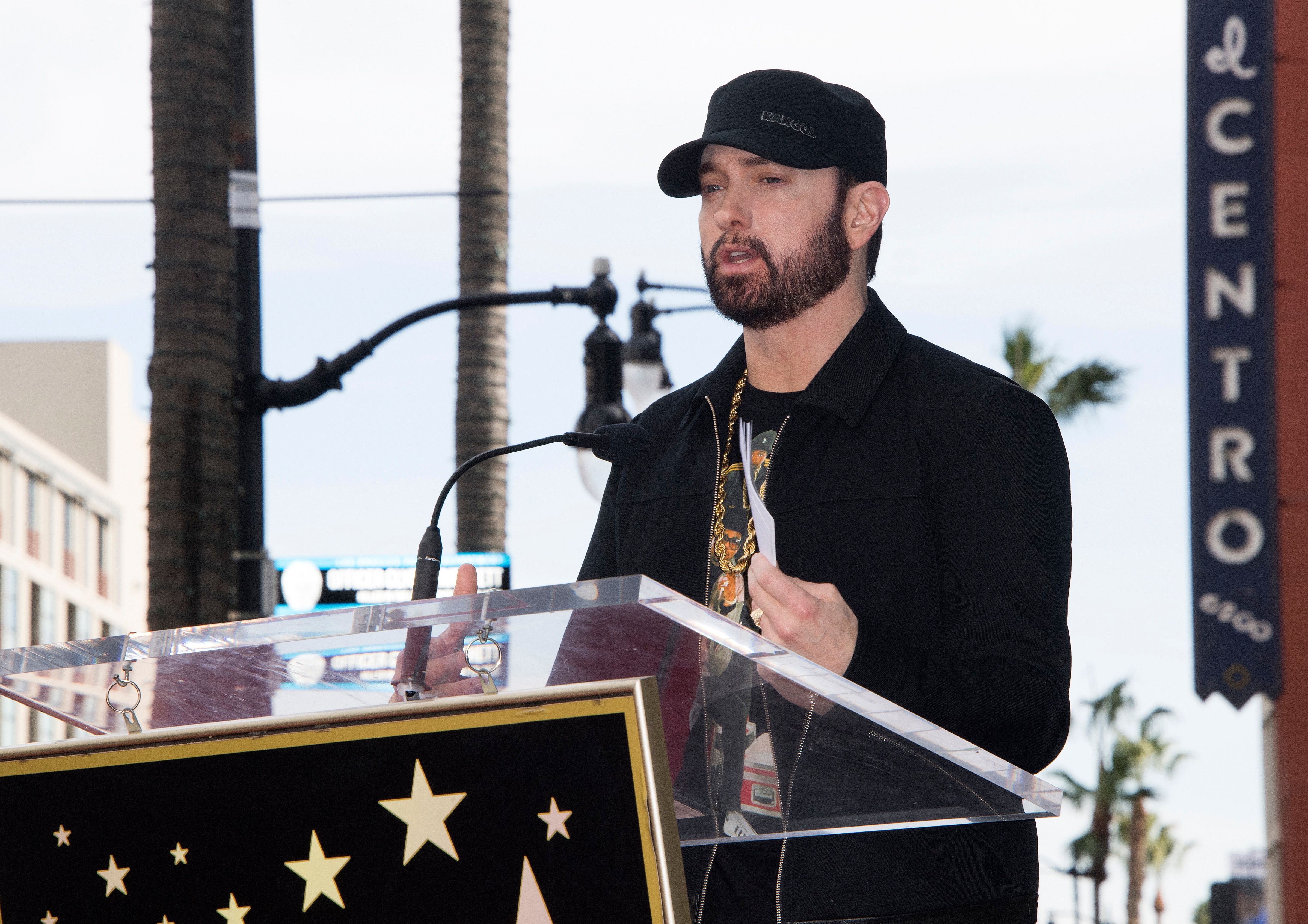 Eminem durante la ceremonia en honor a 50 Cent con una Estrella en el Paseo de la Fama de Hollywood en Hollywood, California, el 30 de enero de 2020 | Fuente: Getty Images
