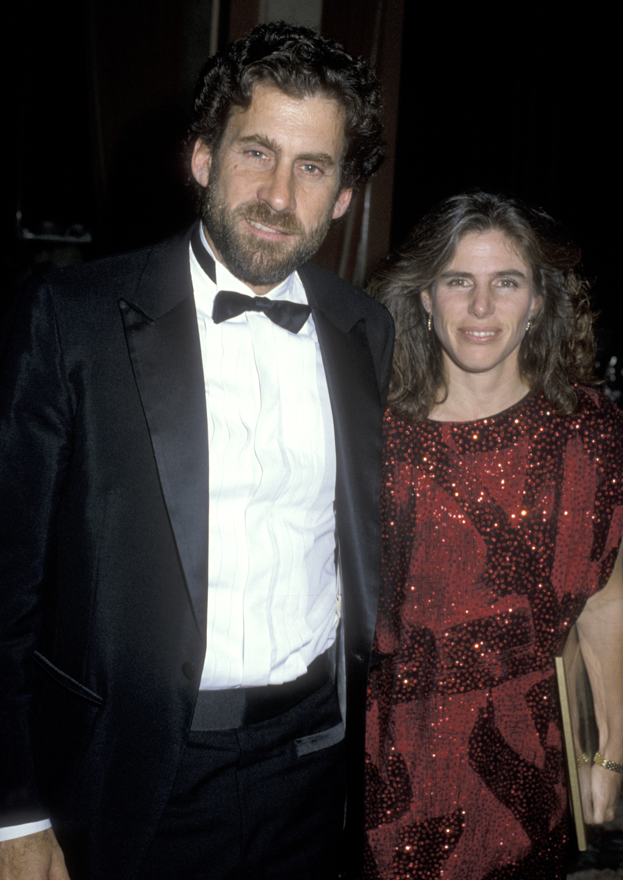 Paul Michael Glaser y Elizabeth Glaser en el Hotel Beverly Hilton de Beverly Hills el 8 de marzo de 1986 | Foto: Getty Images