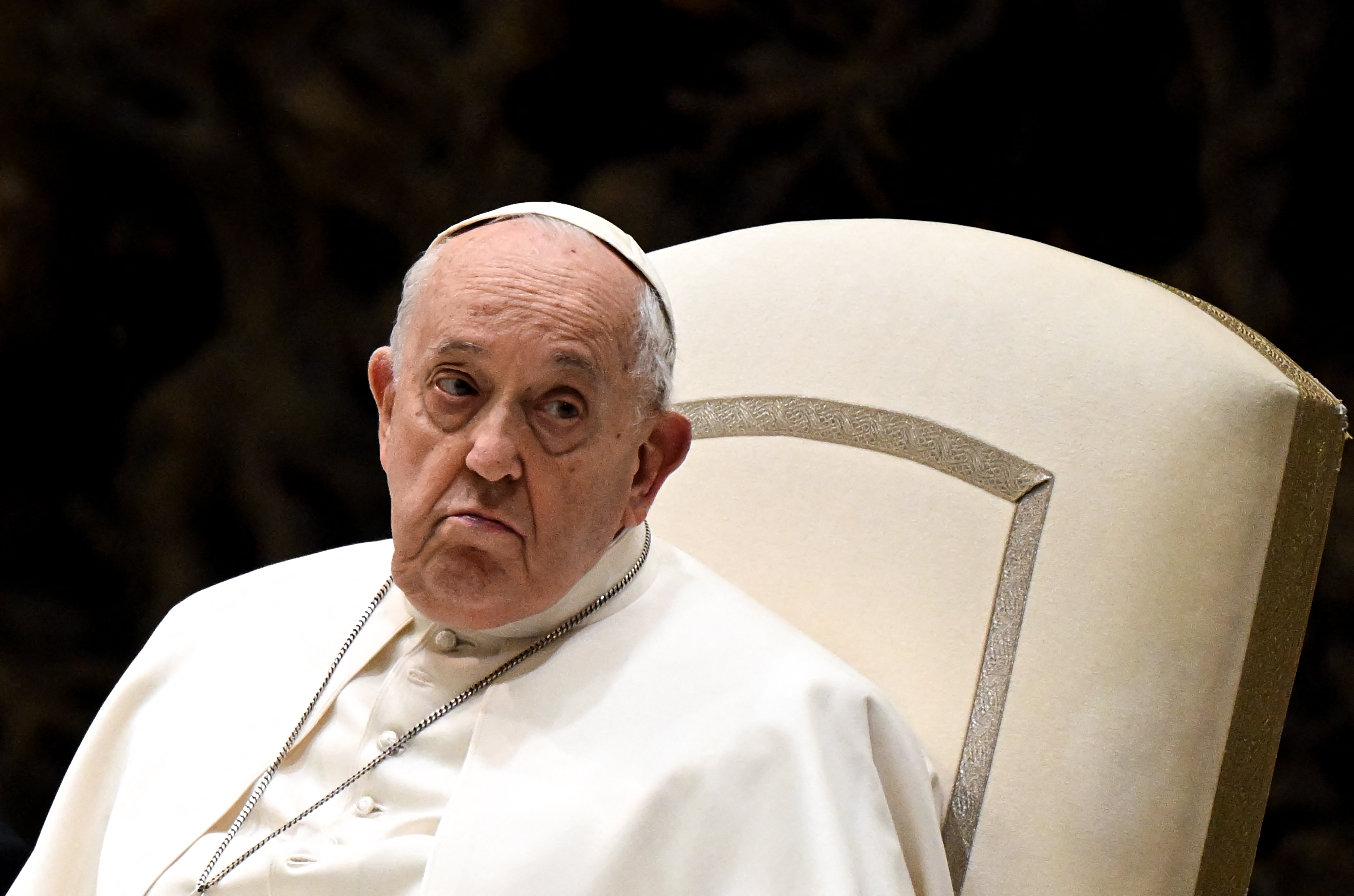 El Papa Francisco durante una audiencia general semanal el 28 de febrero de 2024, en la sala Pablo VI de la Ciudad del Vaticano. | Fuente: Getty Images