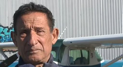 Eduardo Álvarez, el director de la escuela "Flying Parrot" | Fuente: YouTube/lanacion