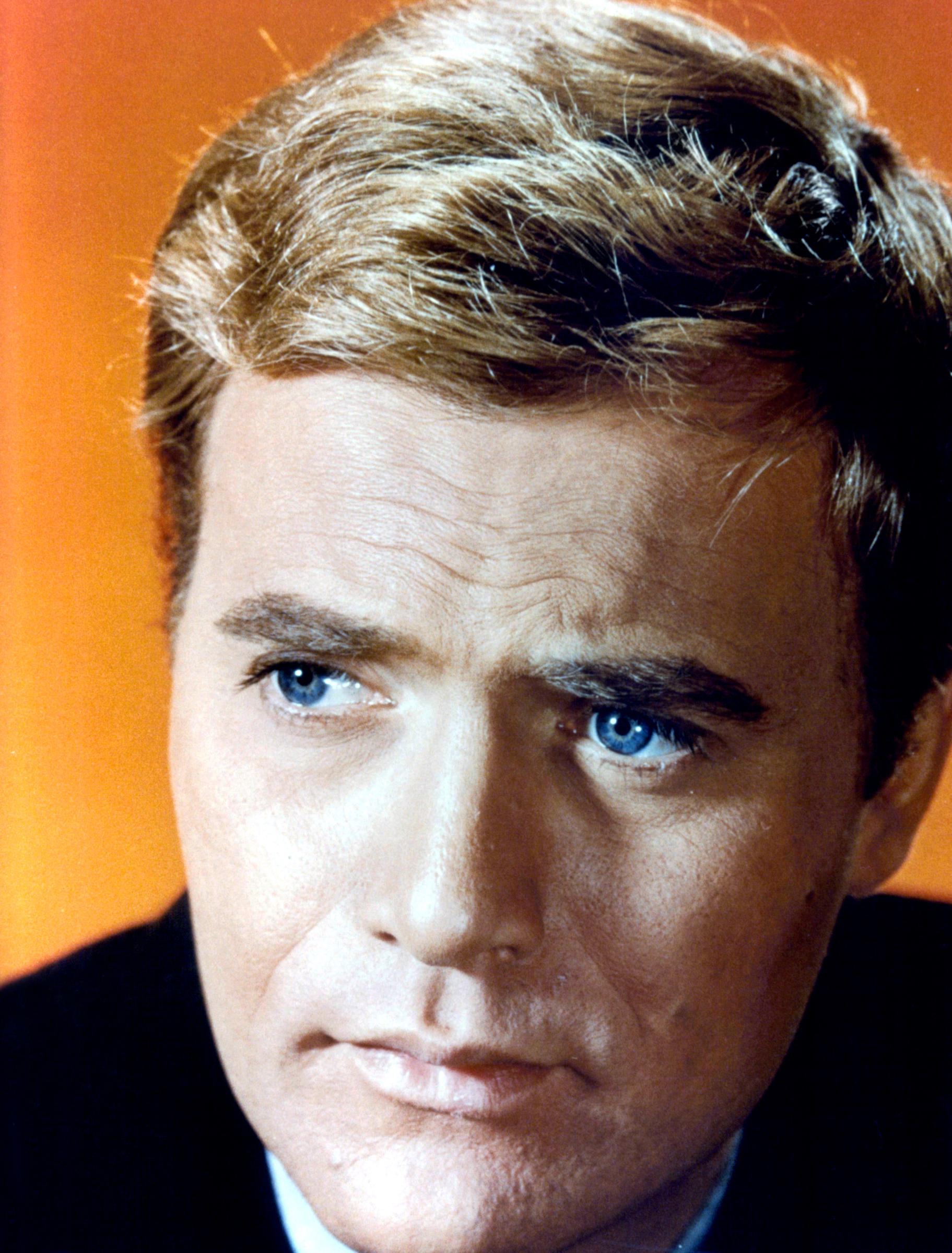 Vic Morrow en un retrato publicitario para "Hell's Five Hours" en 1958 | Fuente: Getty Images