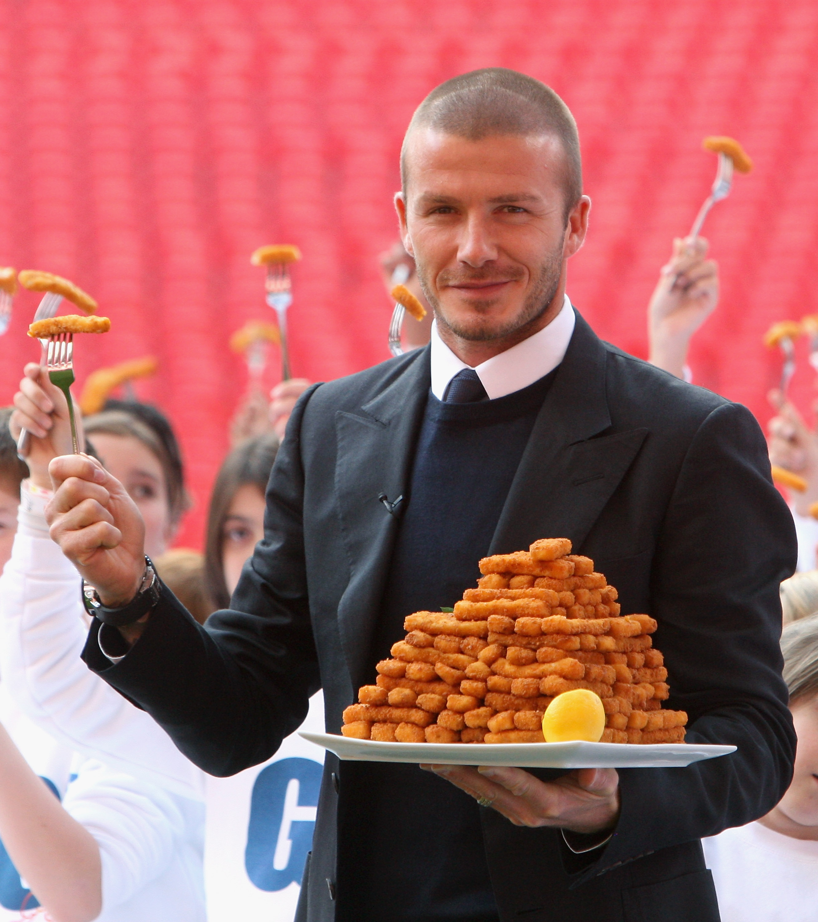 Durante la reunión familiar, David estaba preparando la masa para el Yorkshire pudding, un elemento imprescindible del asado tradicional británico de los domingos. | Fuente: Getty Images.