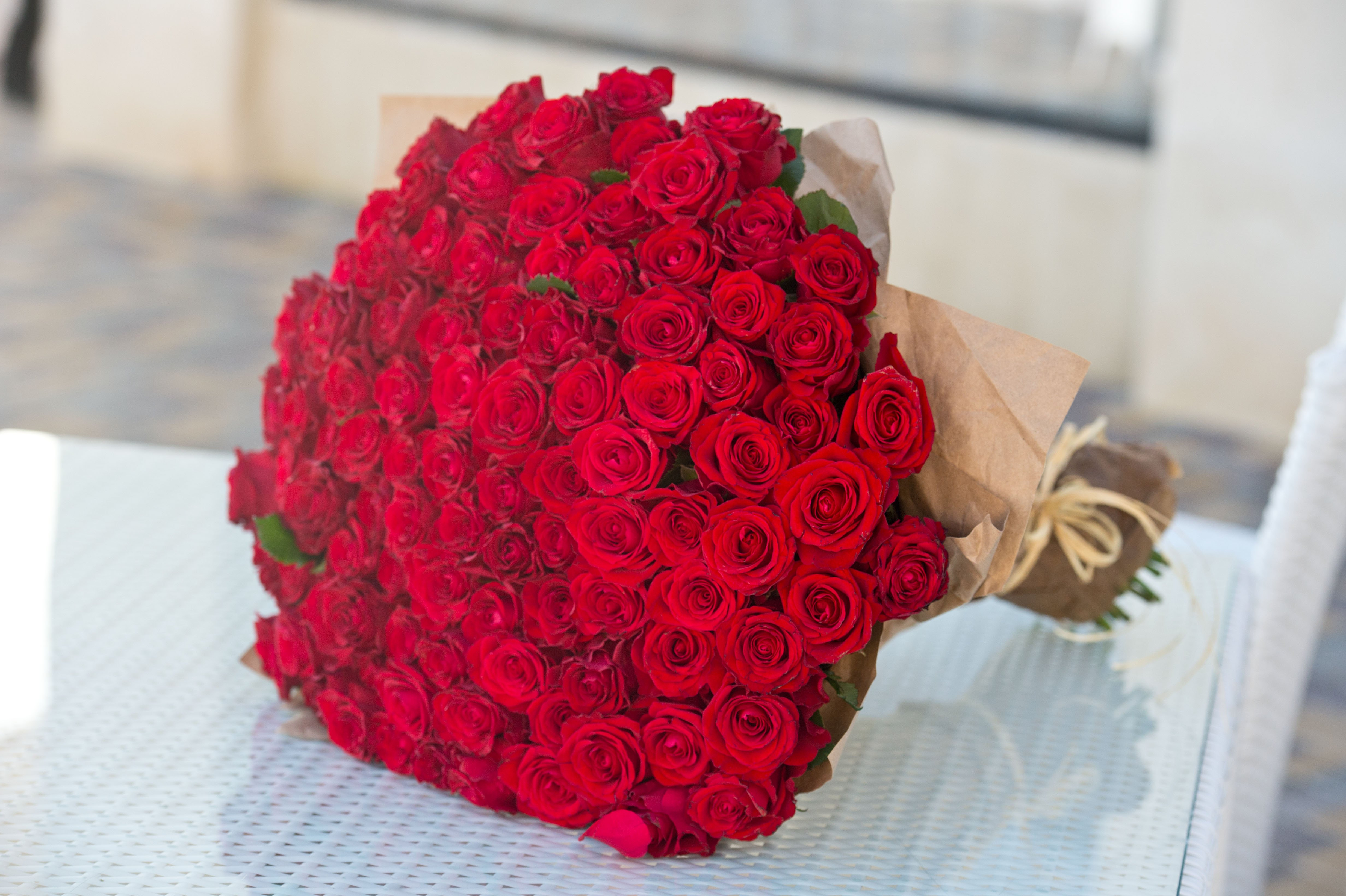 Gran ramo de 101 rosas rojas. | Fuente: Shutterstock