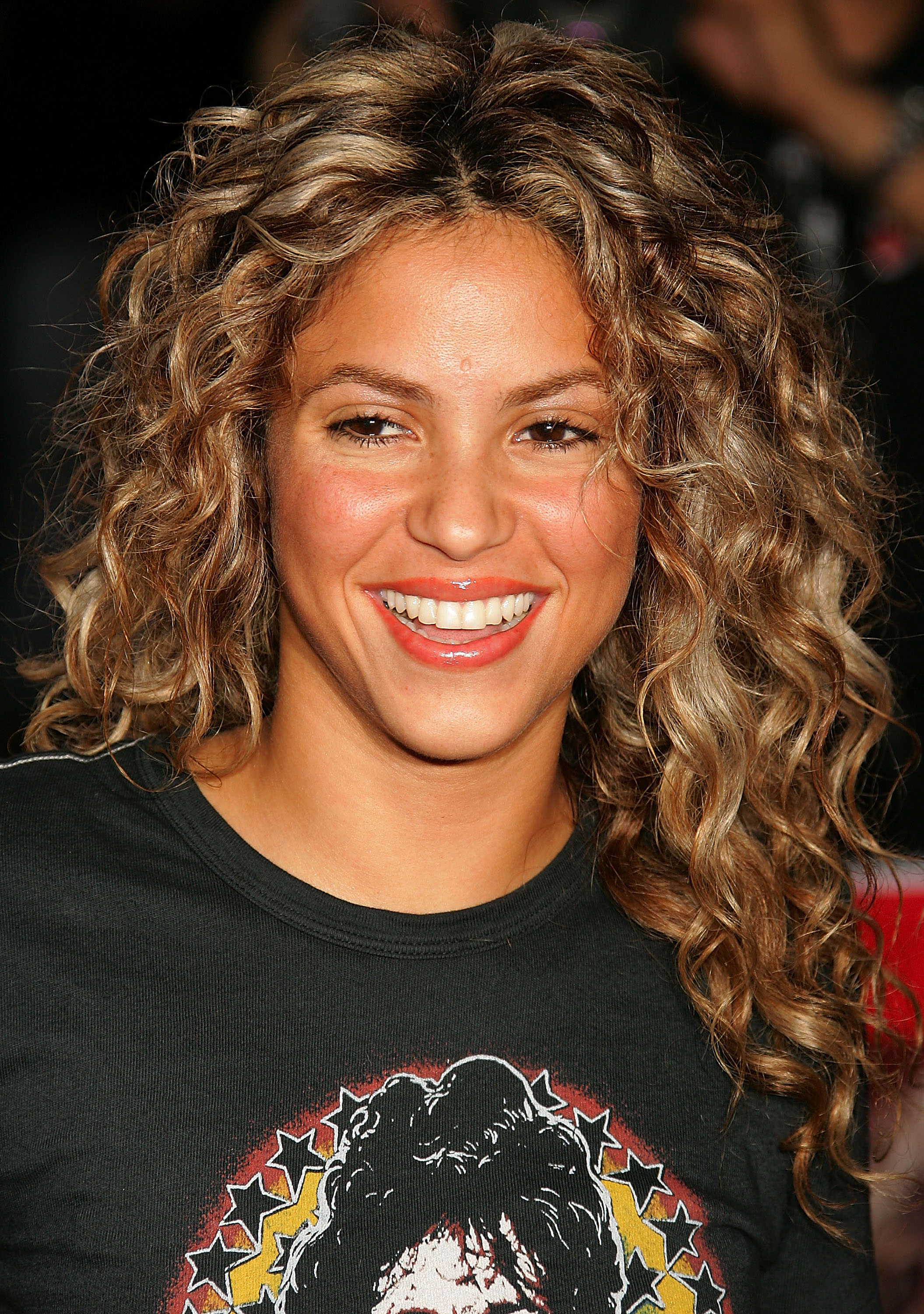 Shakira llega a Virgin Megastore Times Square para promocionar su nuevo CD "Fijación Oral" el 8 de junio de 2005 en Nueva York.
