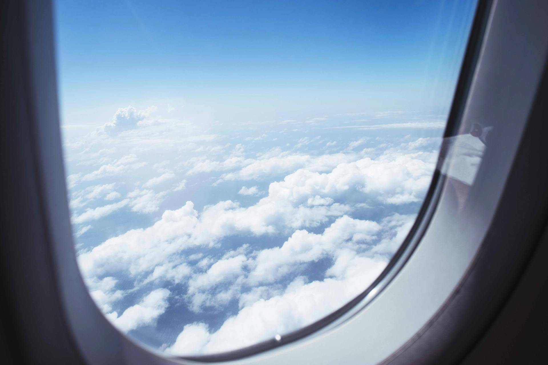 Nubes vistas desde la ventanilla de un avión | Fuente: Pexels