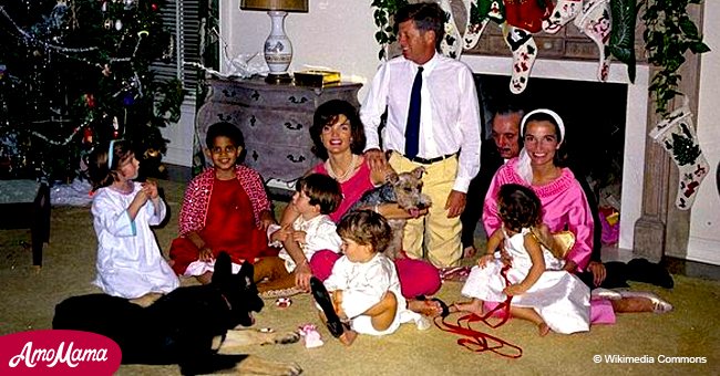 Un vistazo cercano a la última Navidad de JFK en 1962 con sus hijos pequeños y familia