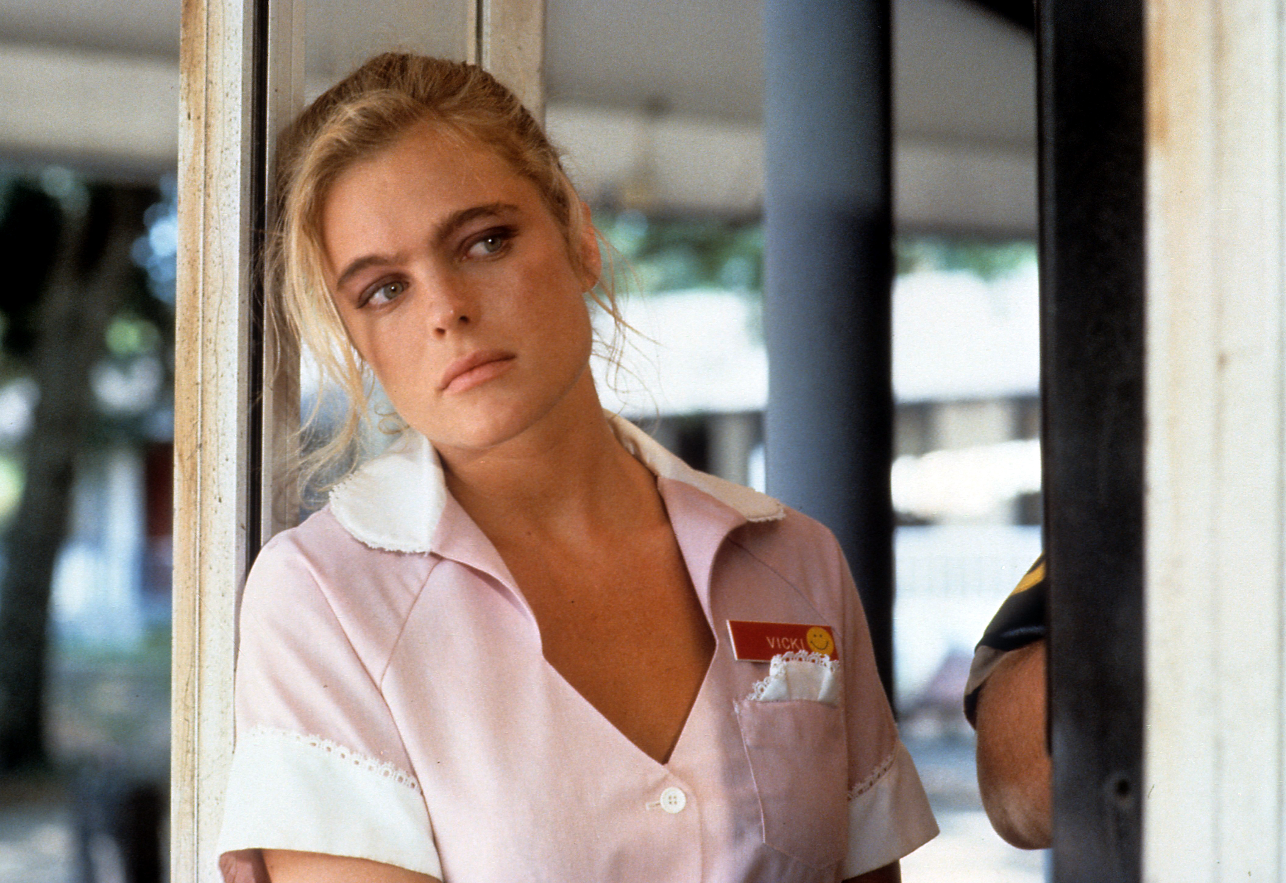 Erika Eleniak rodando "Chasers", hacia 1994. | Fuente: Getty Images