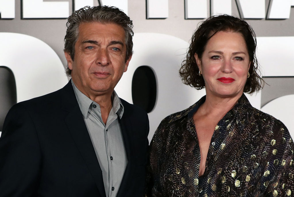 Ricardo Darín y su esposa Florencia Bas posan en la alfombra roja antes de la proyección de la película "Argentina, 1985", en Buenos Aires, el 27 de septiembre de 2022. | Fuente: Getty Images