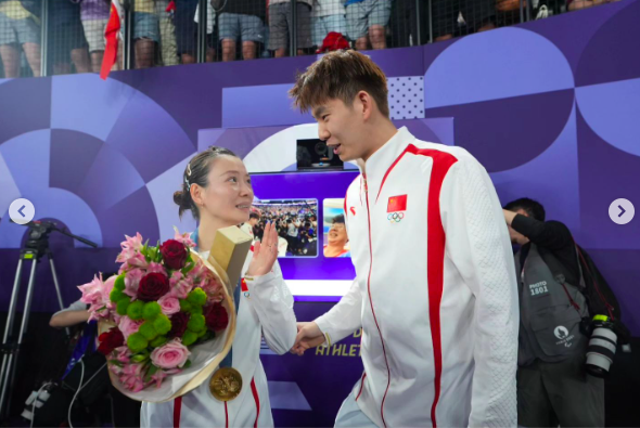 Huang Ya Qiong y Liu Yuchen durante su compromiso en los Juegos Olímpicos de París, publicado el 3 de agosto de 2024 | Fuente: Instagram/hyq28