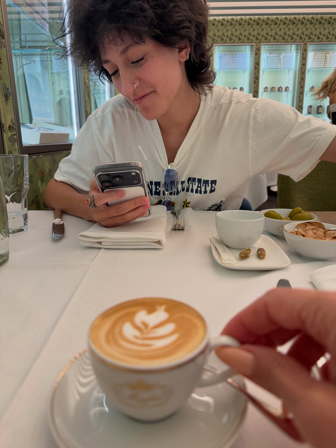 Emme, quien se hace llamar Oskar, fruto de la relación de Jennifer Lopez y Marc Anthony, durante su viaje por Italia | Fuente: Instagram/jlo