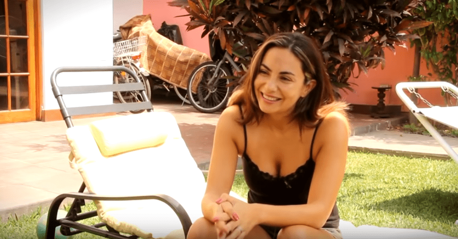 Ximena Díaz hablando sobre su papel en "Loco Cielo de Abril" durante una entrevista. | Foto: Youtube / Alexiel Vidam