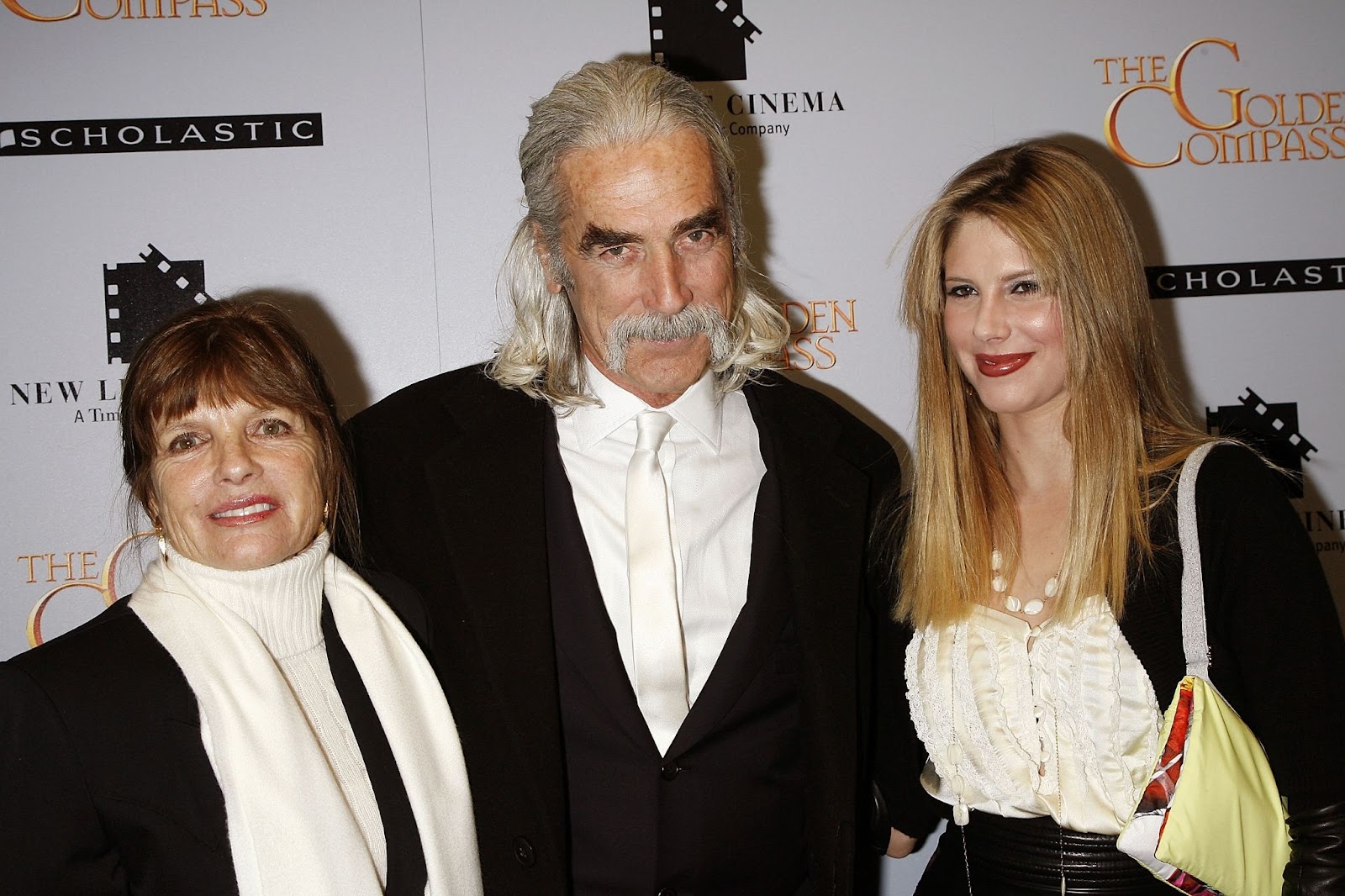 Katharine Ross, Sam y Cleo Elliott en el estreno de "The Golden Compass" el 2 de diciembre de 2007, en Nueva York. | Fuente: Getty Images