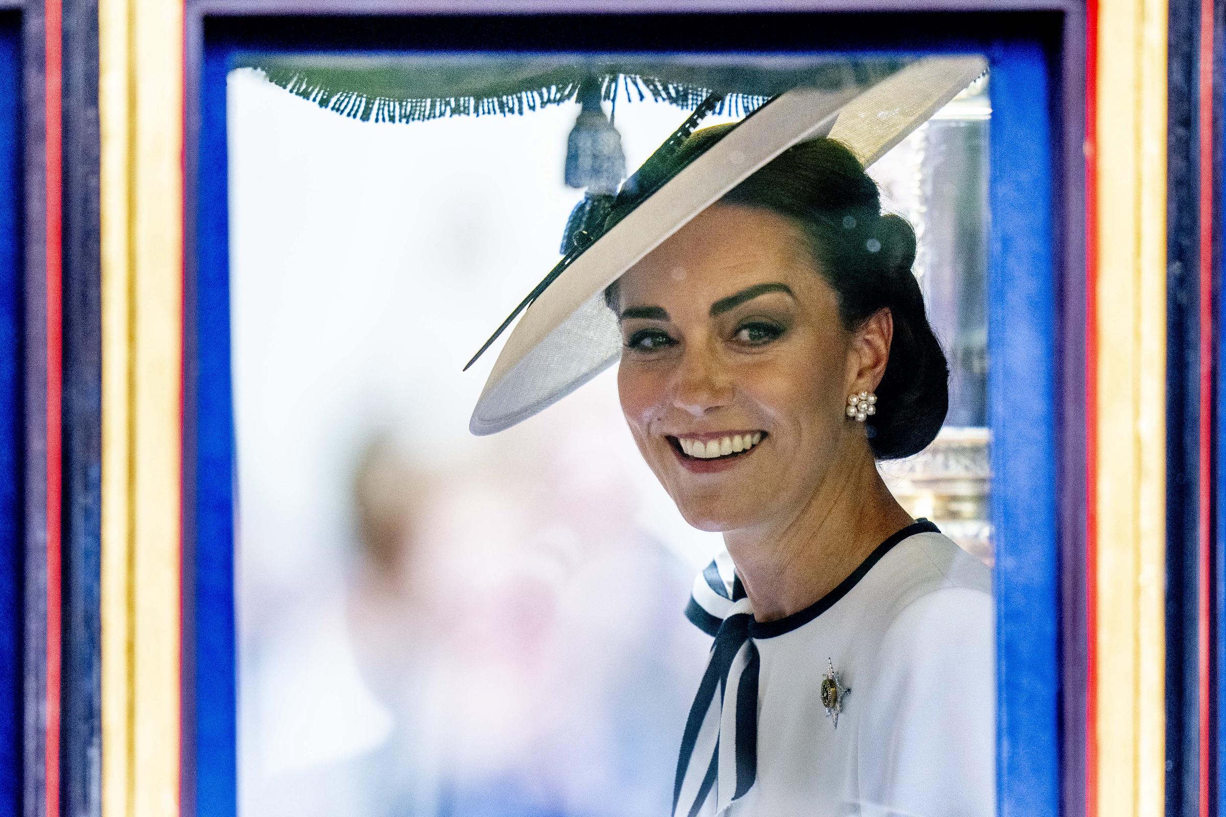 Catherine, princesa de Gales, sonríe durante el Trooping the Colour en Londres, Inglaterra, el 15 de junio de 2024 | Fuente: Getty Images